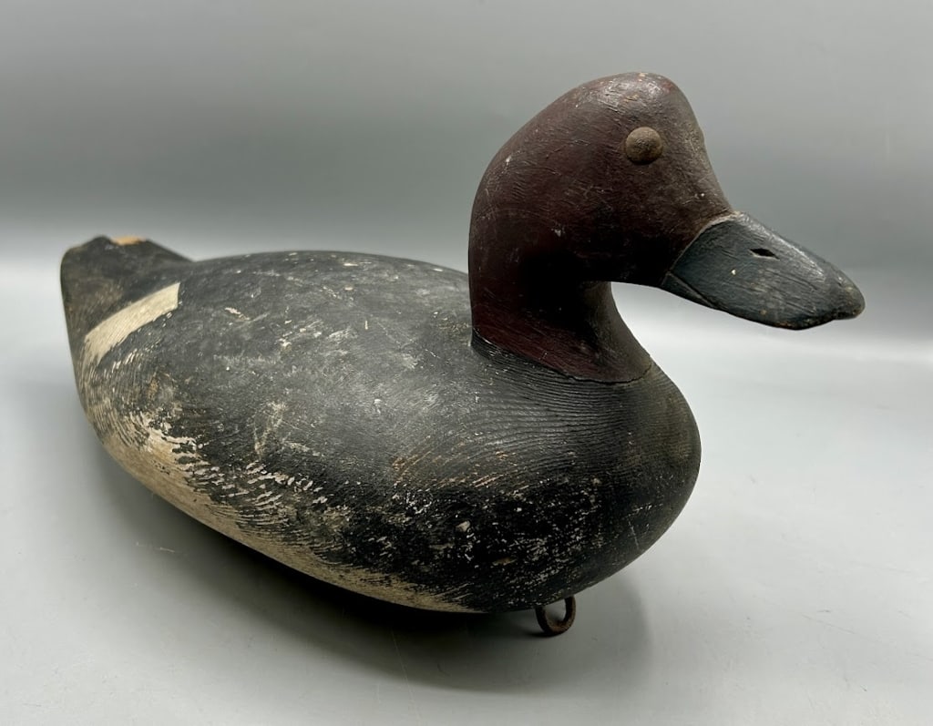 Redhead Drake: A life size decoy exhibiting nice form and old paint - with wear