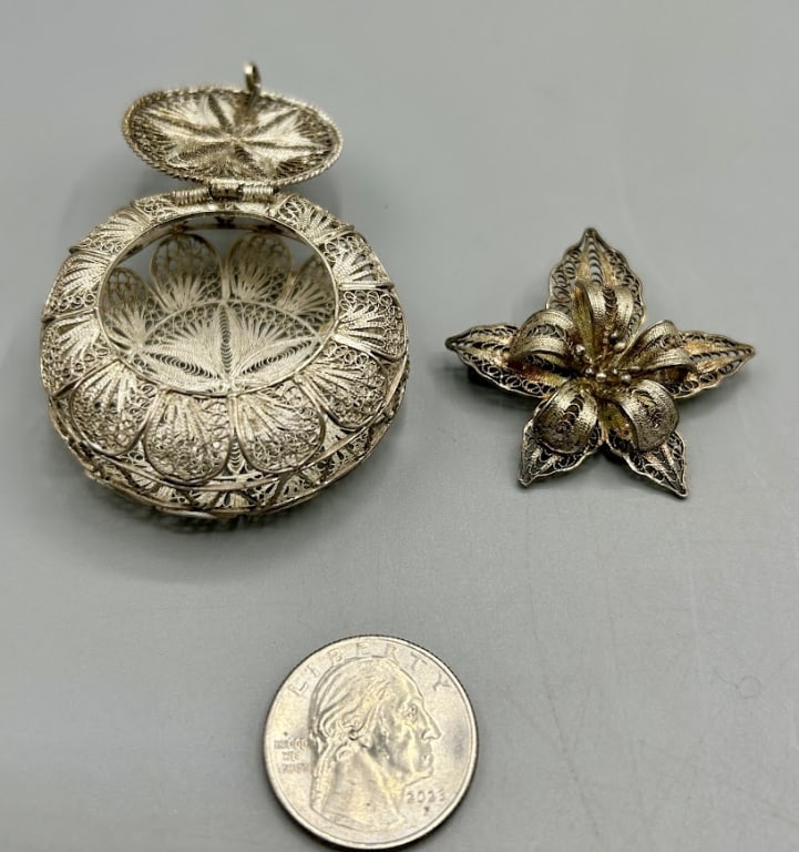 Norwegian 9.25 Silver Filigree Pill Box and Pin (1 of 3)
