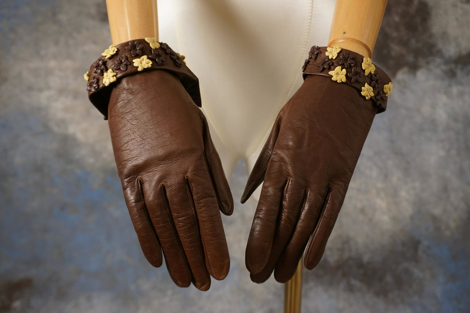 Vintage 1970s French Gloves Yellow Flowers (1 of 5)