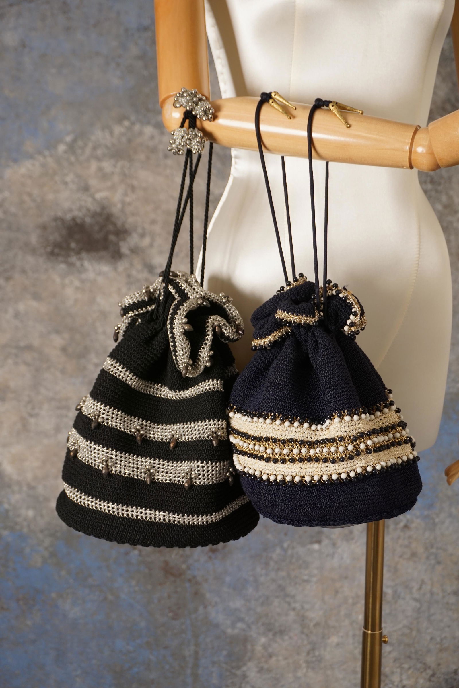 Lot of Two Vintage Mid Century Drawstring Handbags (1 of 7)