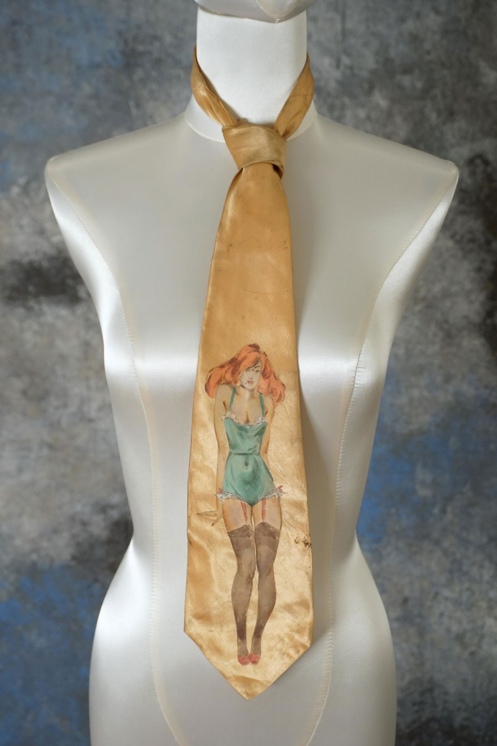 Vintage 1940s pin up novelty tie, Jerome's Chicago (1 of 7)