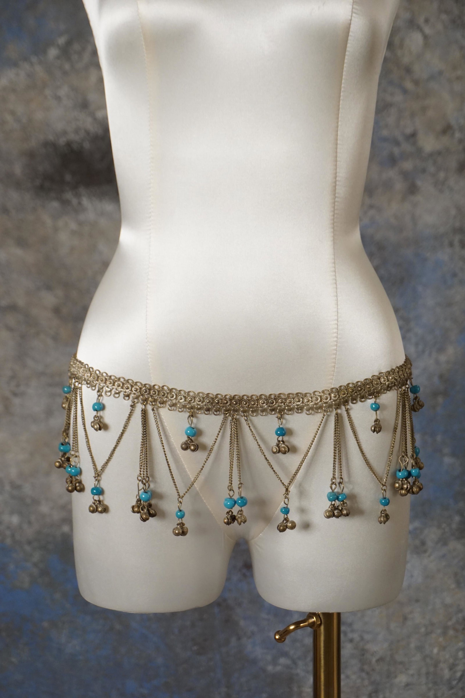 Vintage 1970s belly dancer metal chain belt (1 of 4)