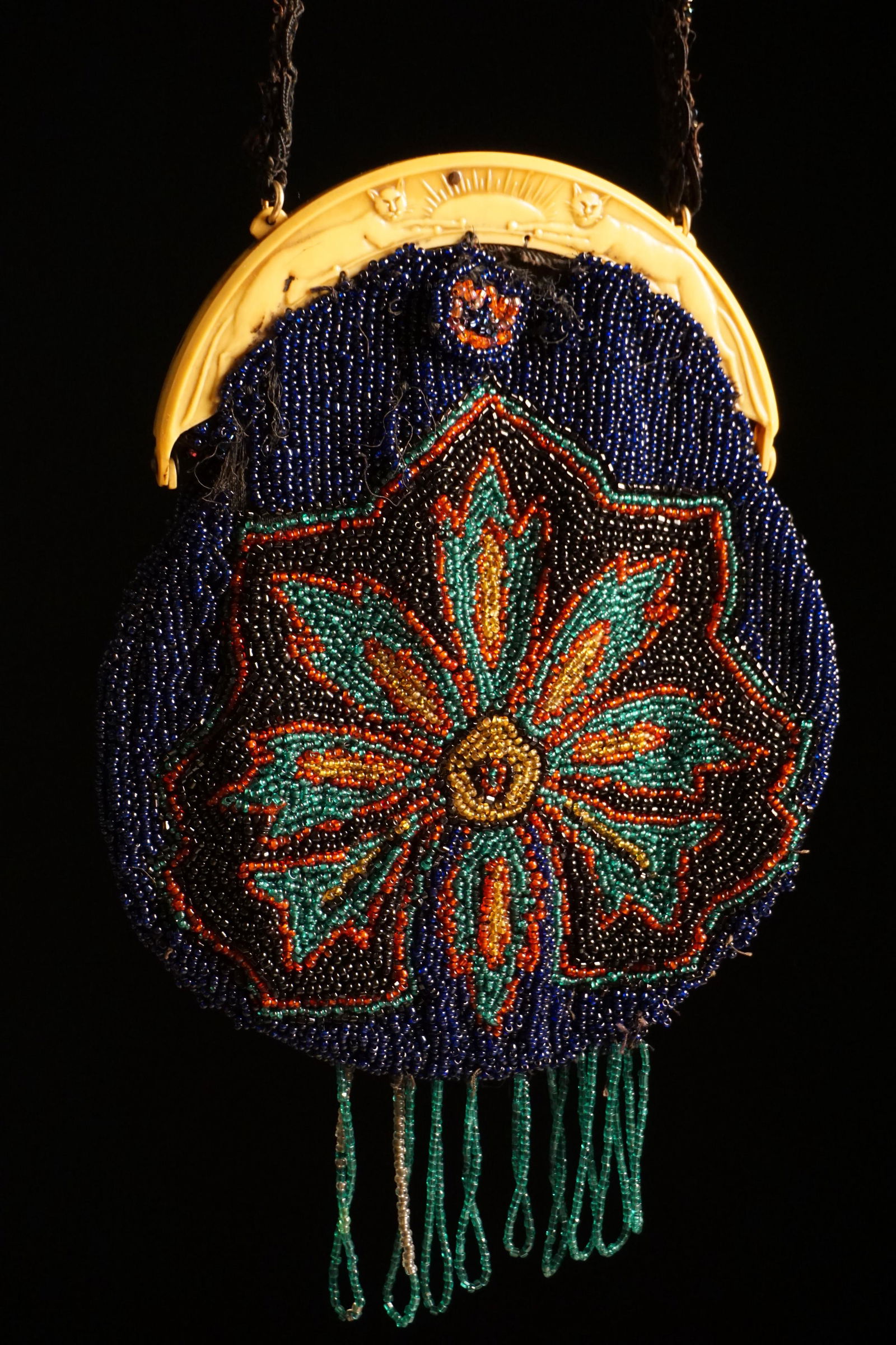 Vintage 1920s French purse figural celluloid cat frame (1 of 18)