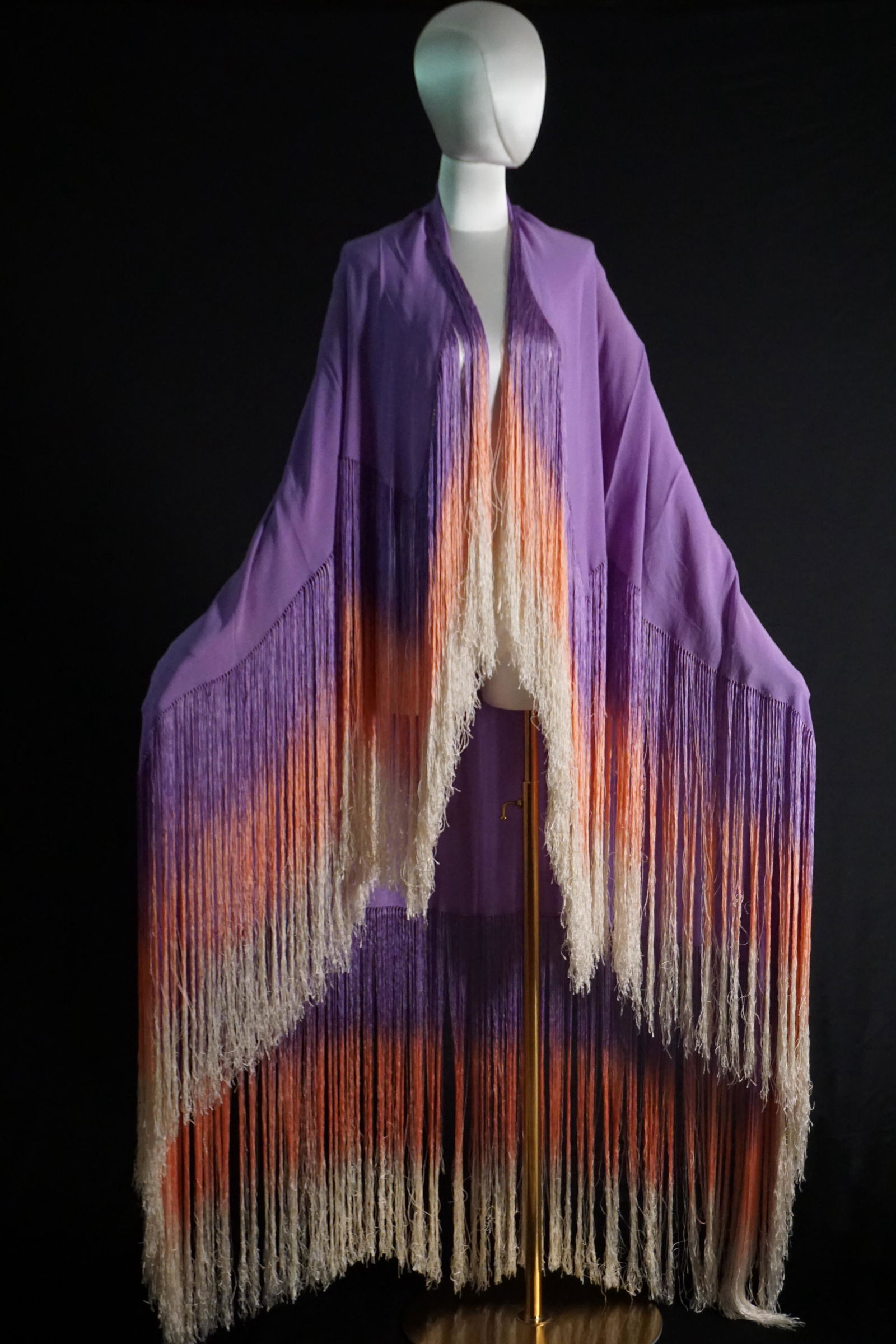 Vintage 1930s Art Deco purple ombre fringe shawl (1 of 9)