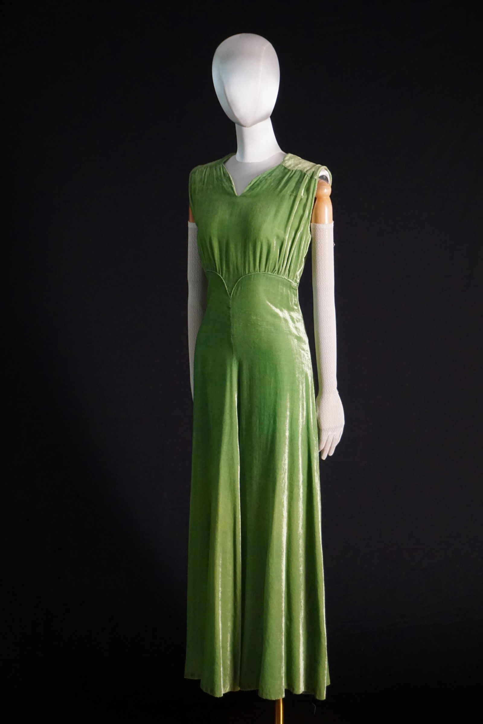 Vintage 1930s arsenic green velvet dress (1 of 12)