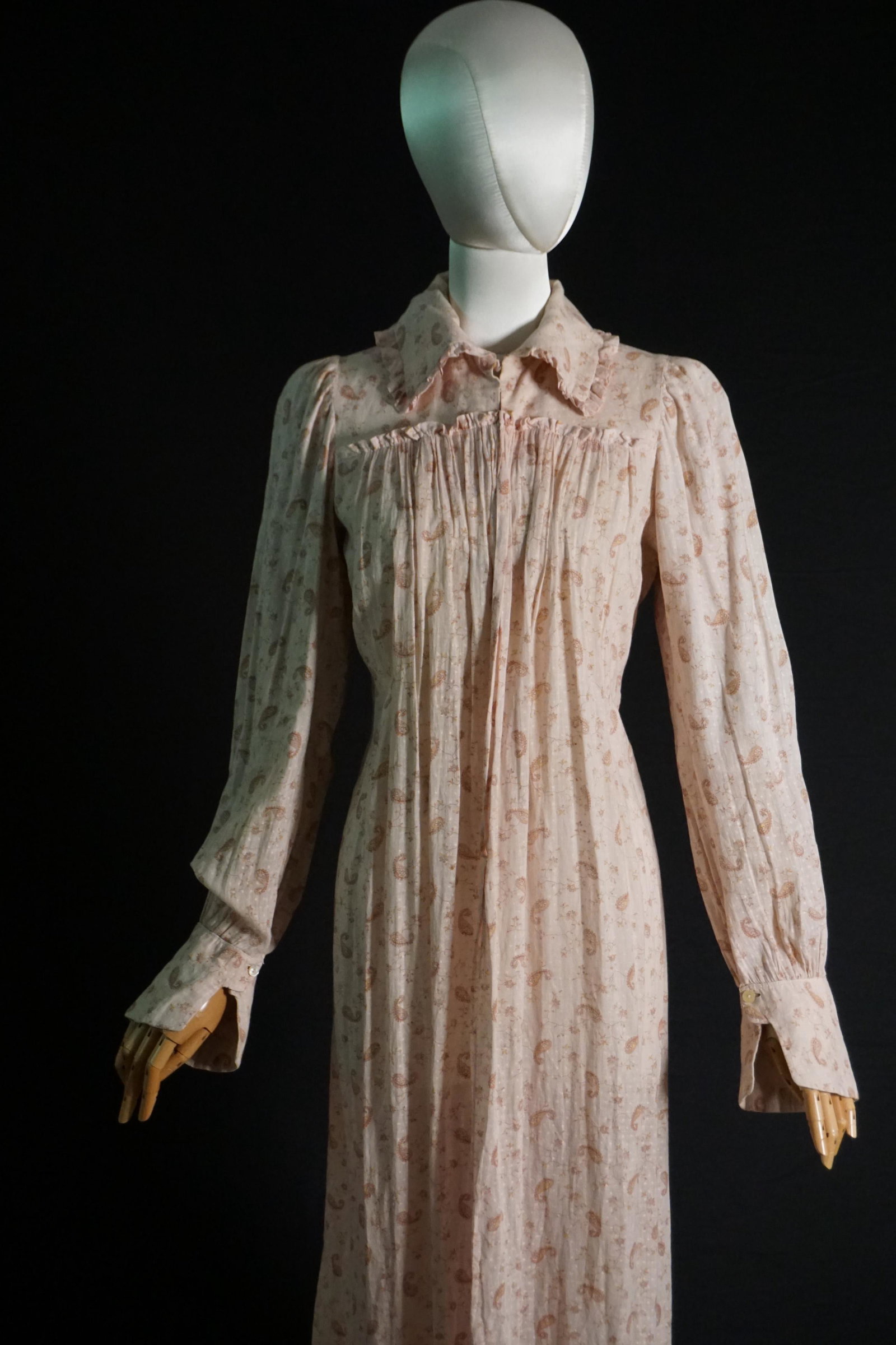 Antique Victorian pink calico paisley wrapper dress: Antique Victorian - 1900 pink cotton Swiss dot and paisley wrapper work dress. Condition: fair, rust staining at hook eye closures. Various other staining. Measures: 30" bust, 56" length.