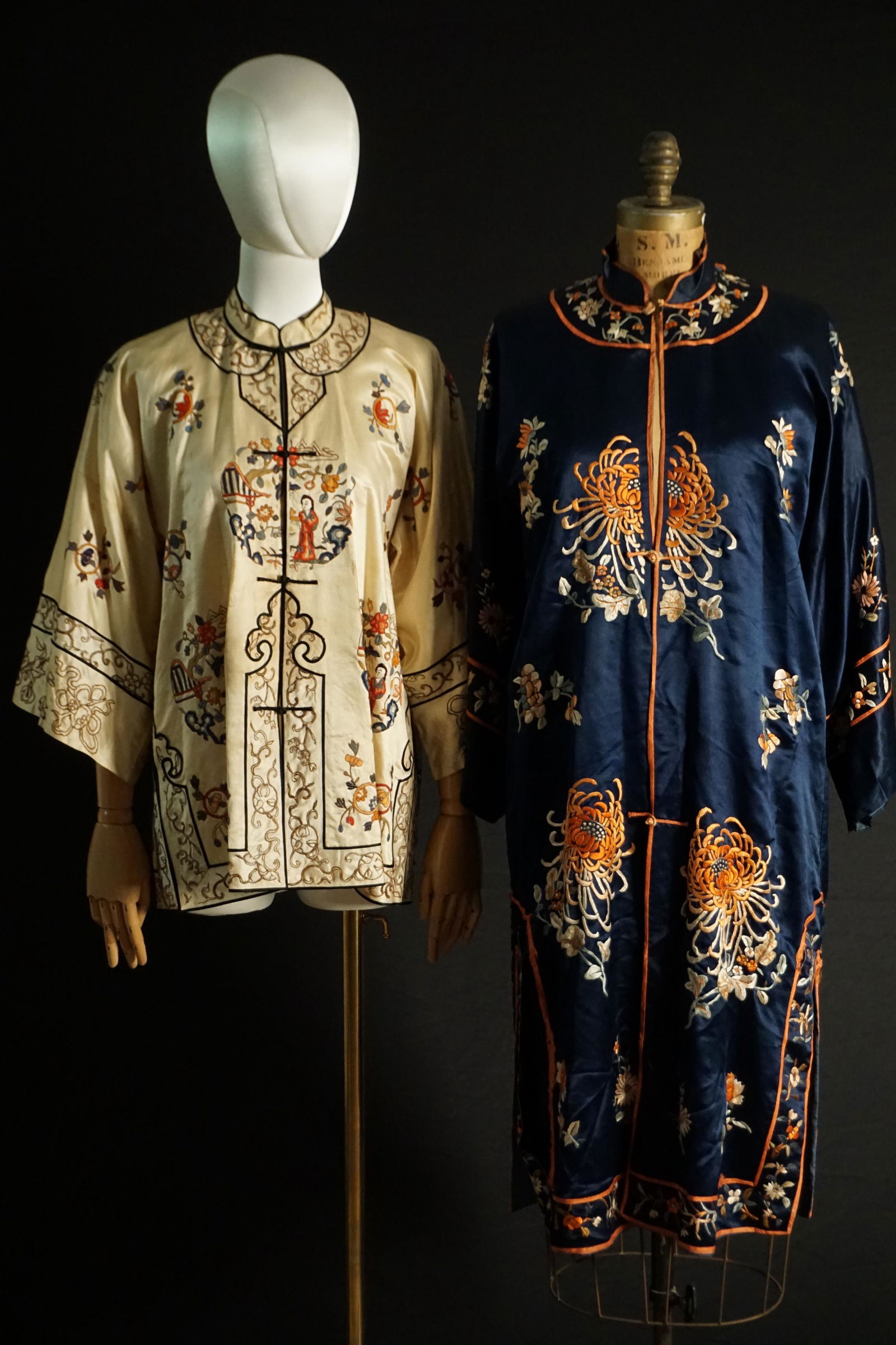 Vintage 1920s Chinese silk embroidered robes (1 of 20)