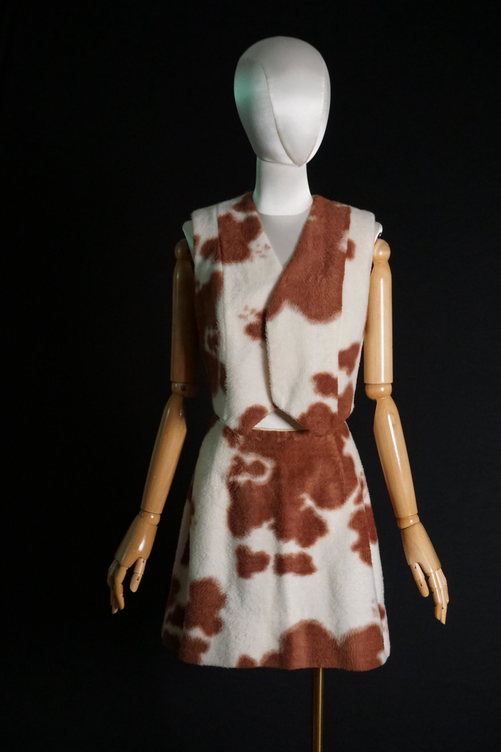 Vintage 70s faux fur cow print skirt ensemble: Vintage 1970s faux fur cow print outfit with mini skirt and vest. Talon zip. Condition: very good, interior lining skirt was cut. Measures: 32" bust, 25"- 26" waist, size xs-s