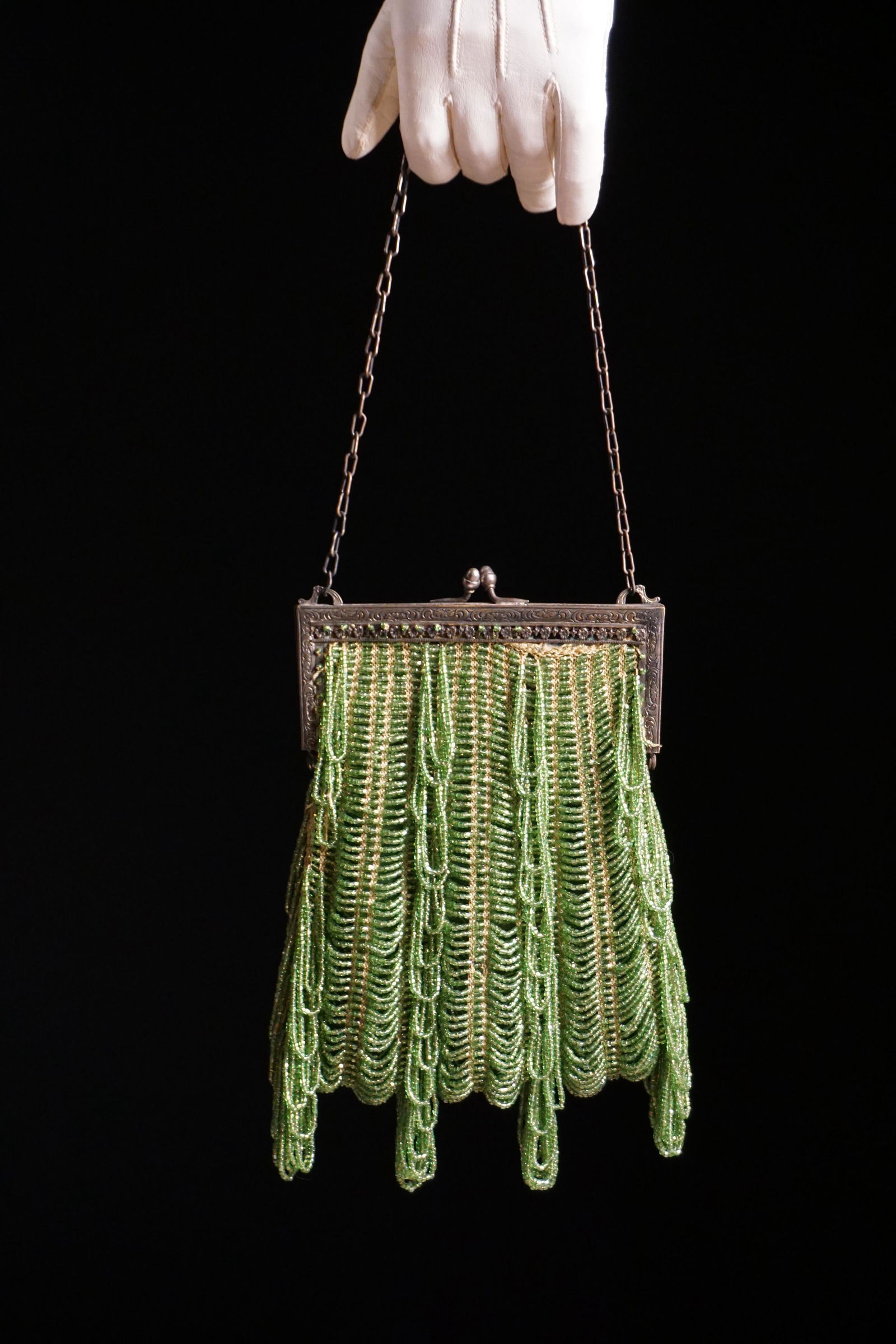 Vintage 1930s green glass beaded fringe purse (1 of 12)