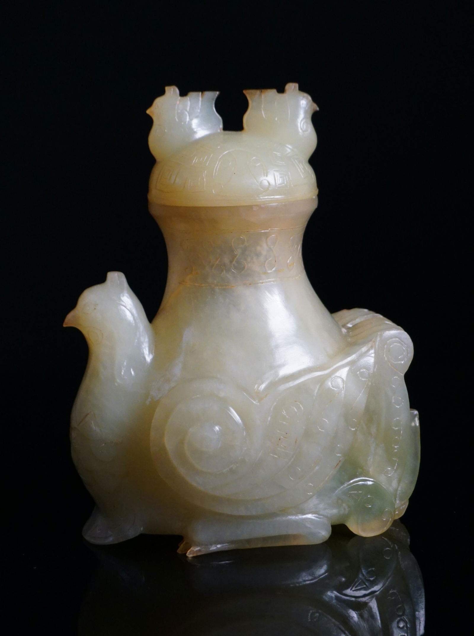 Chinese jade phoenix vase with cover, archaistic style (1 of 18)