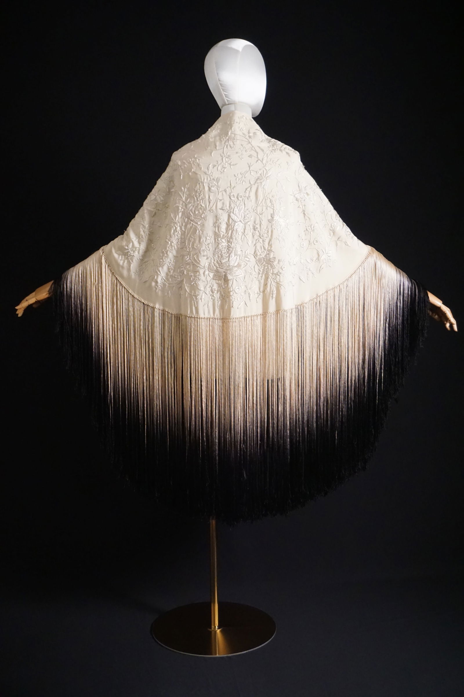 Vintage 1920s embroidered silk piano shawl w/ ombre fringe (1 of 13)