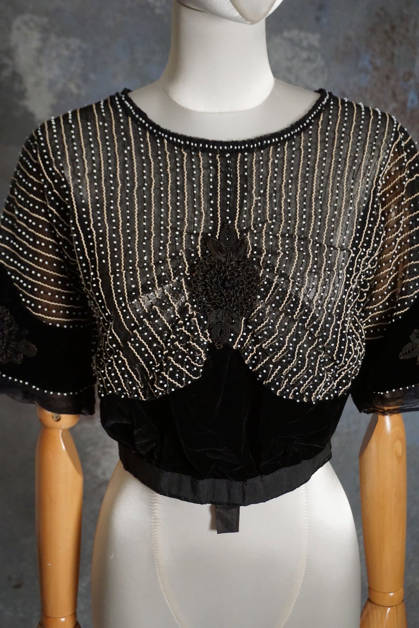 Antique Edwardian beaded velvet bodice (1 of 12)
