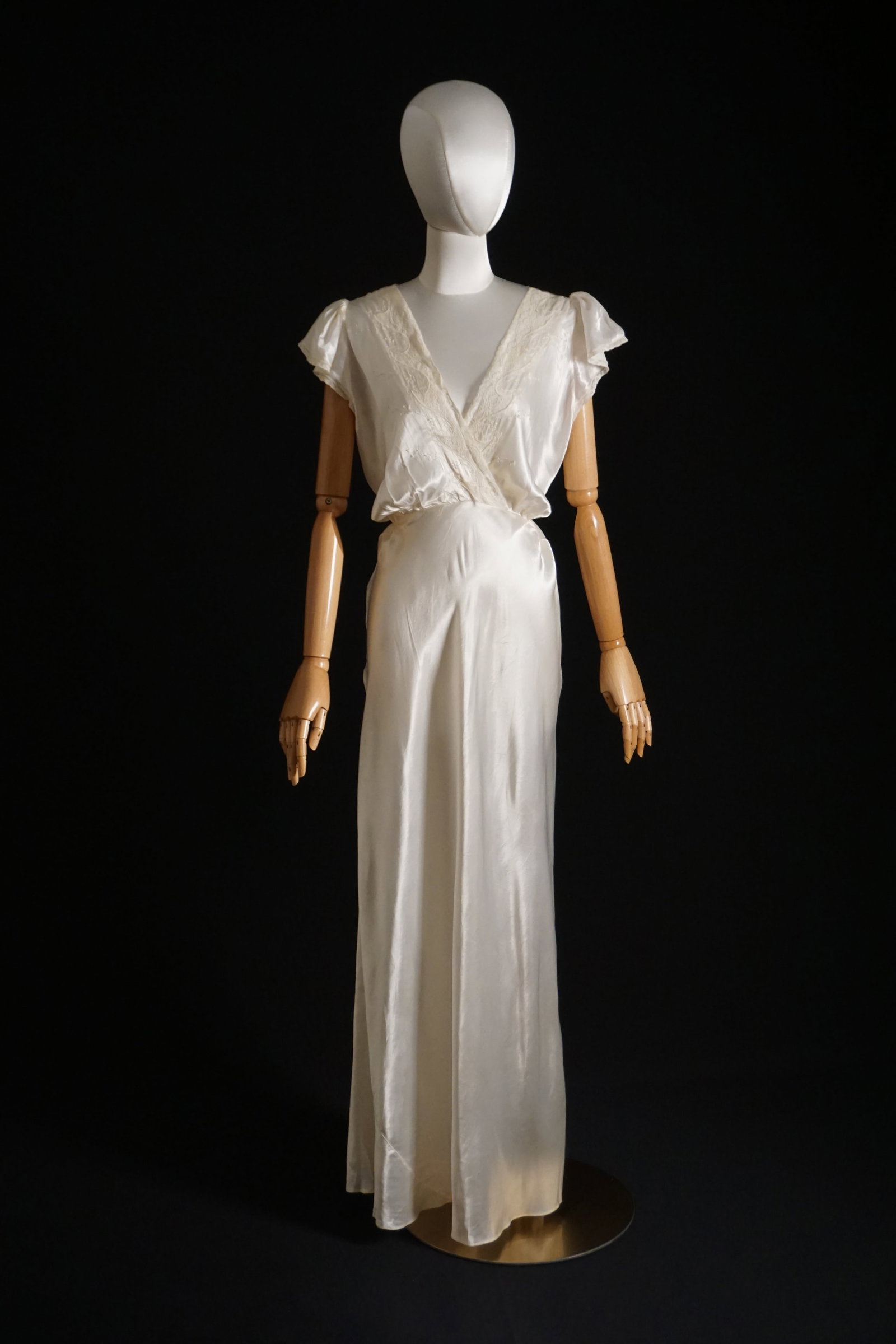 Vintage 1930s white satin cap sleeve lace lingerie dress (1 of 10)