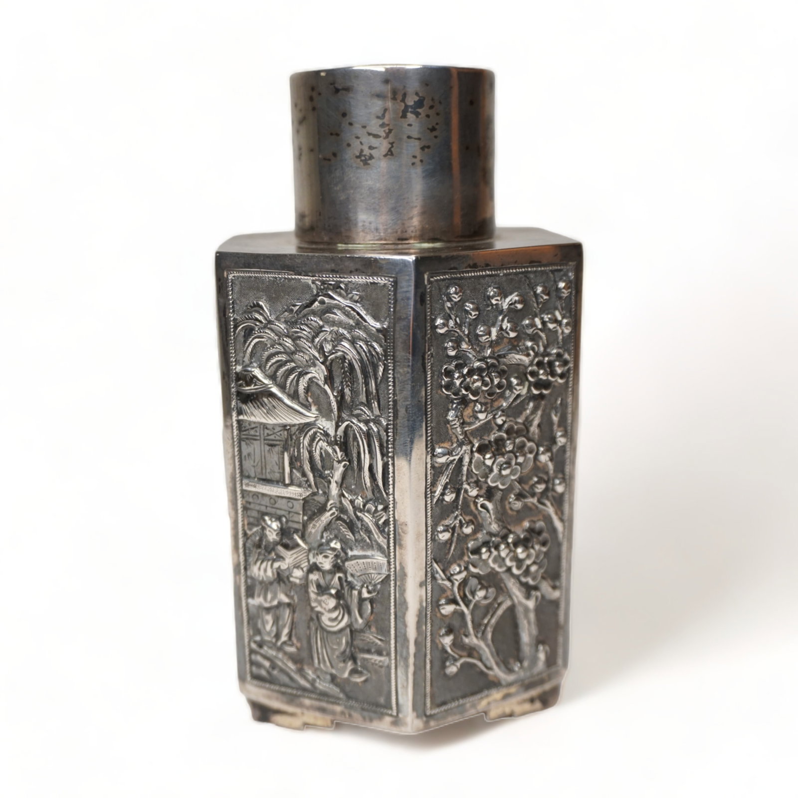 19th c. Chinese Wang Hing export silver tea caddy (1 of 11)