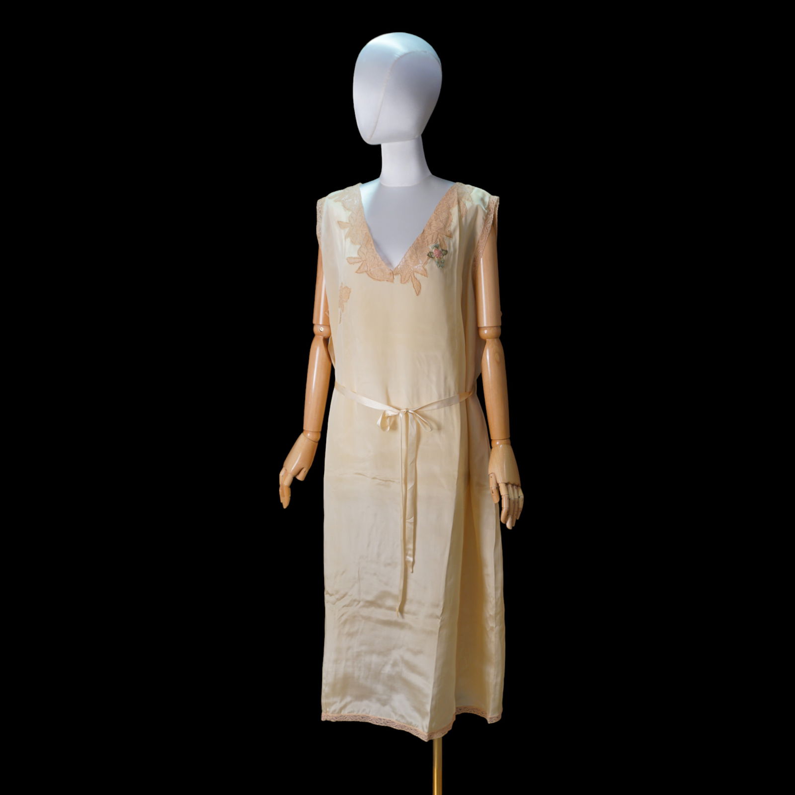 Vintage 1920s dress, ecru lace, paper label (1 of 11)