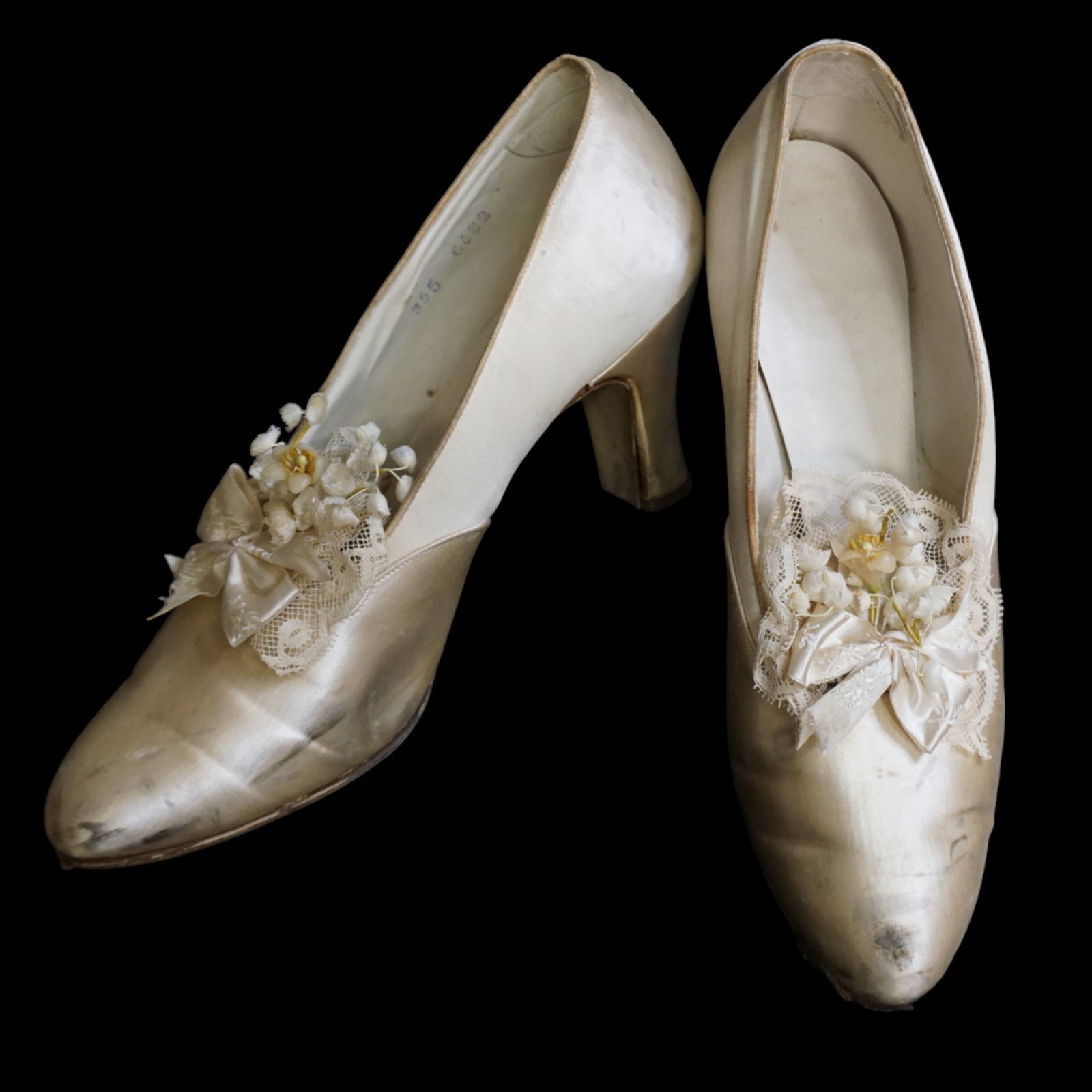 Antique 1920s wedding heels with lace and flowers (1 of 10)
