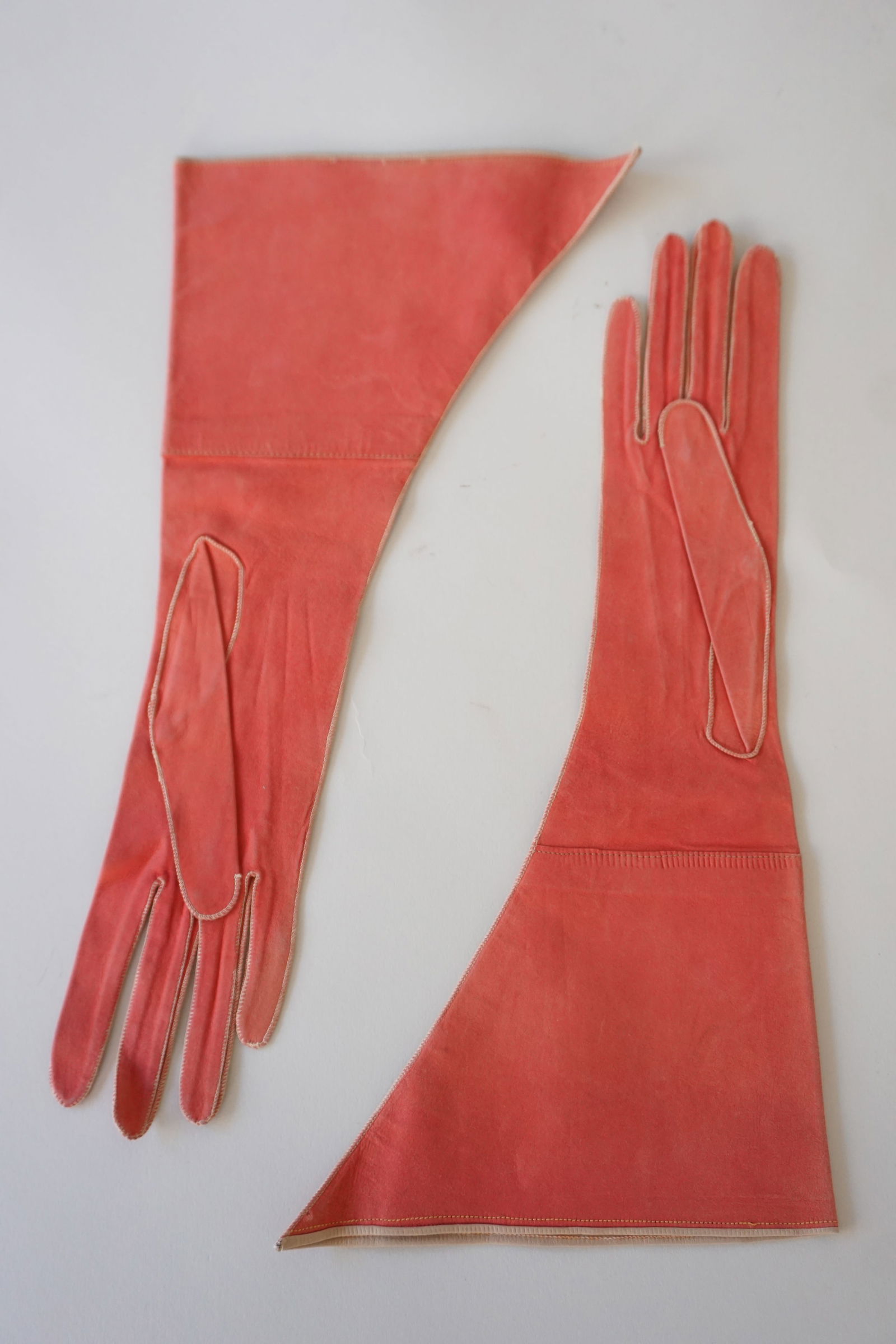 Antique pink suede leather gauntlet gloves (1 of 6)