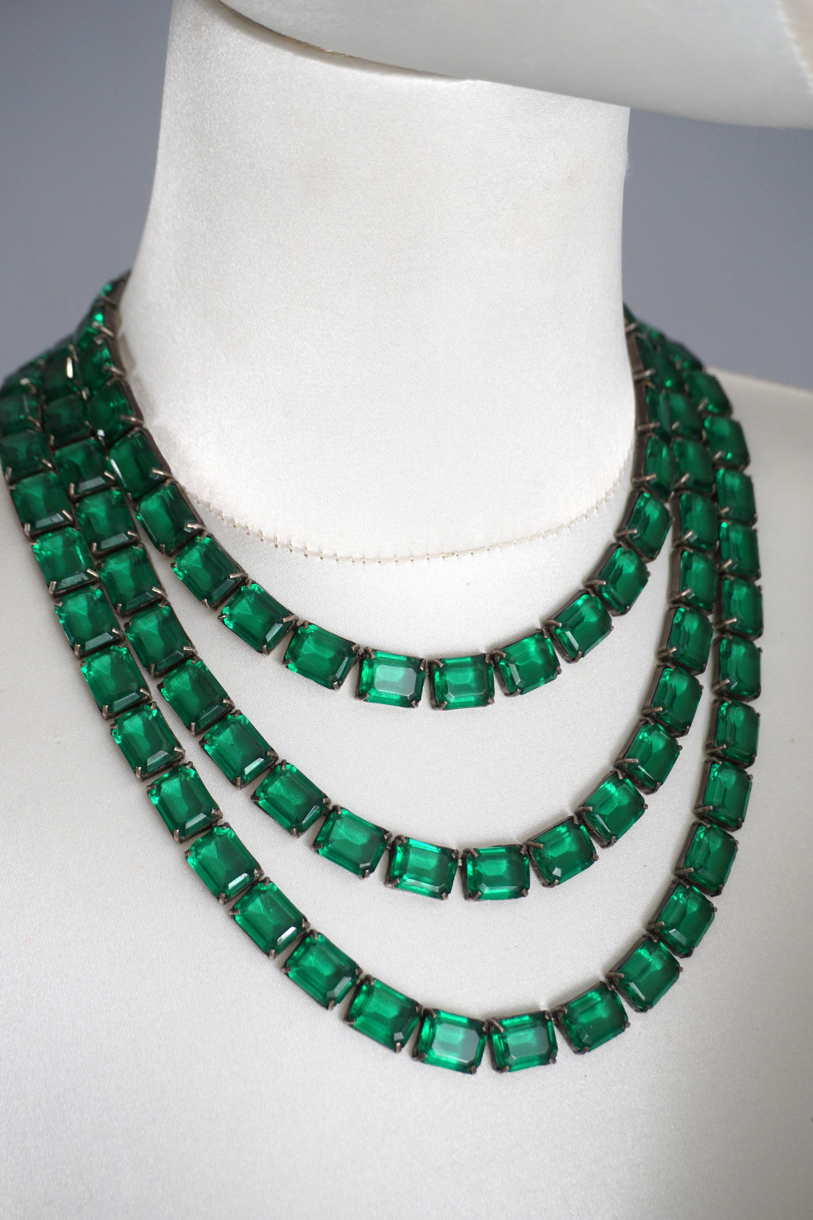 Vintage 1920s French Art Deco Riviere Emerald Paste Glass Necklace Bracelet Set (1 of 8)