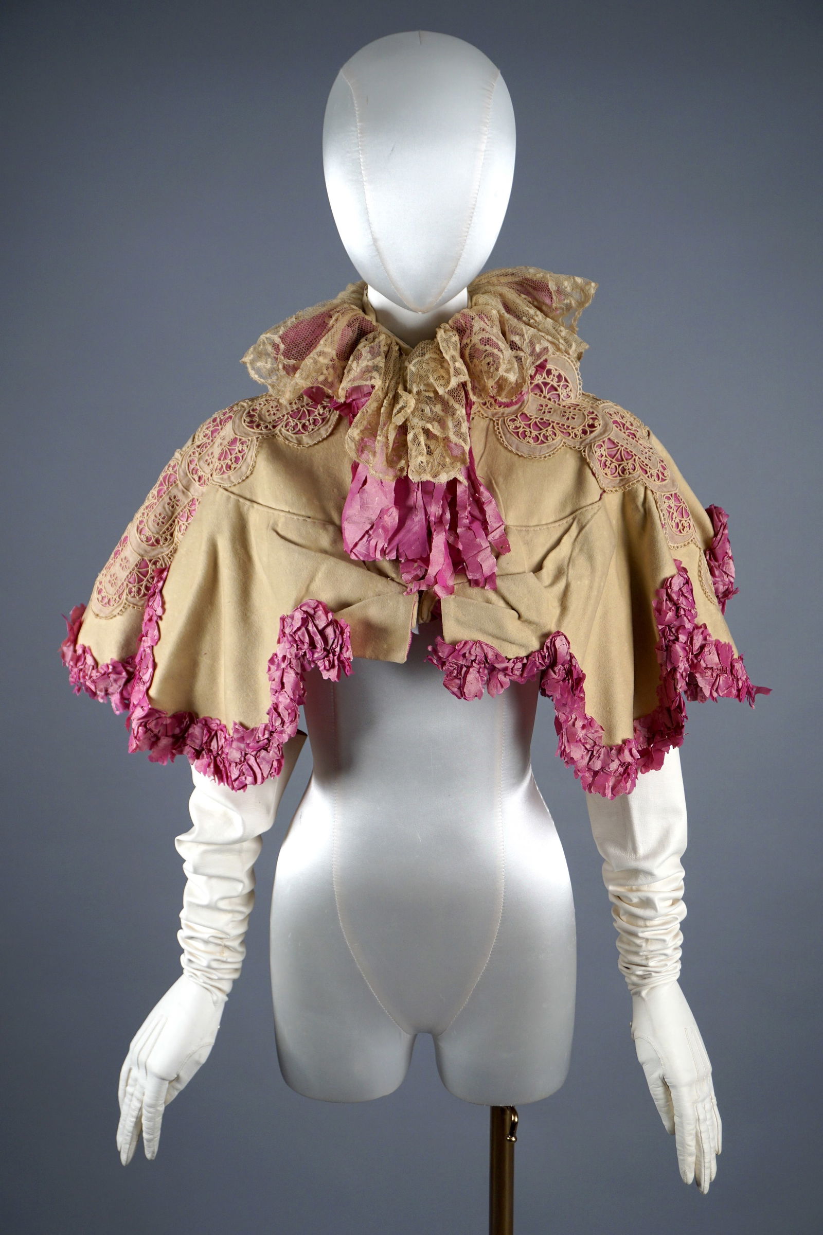 Antique Victorian Wool Pink Silk Lace Capelet Coat, Late 19th C. (1 of 13)