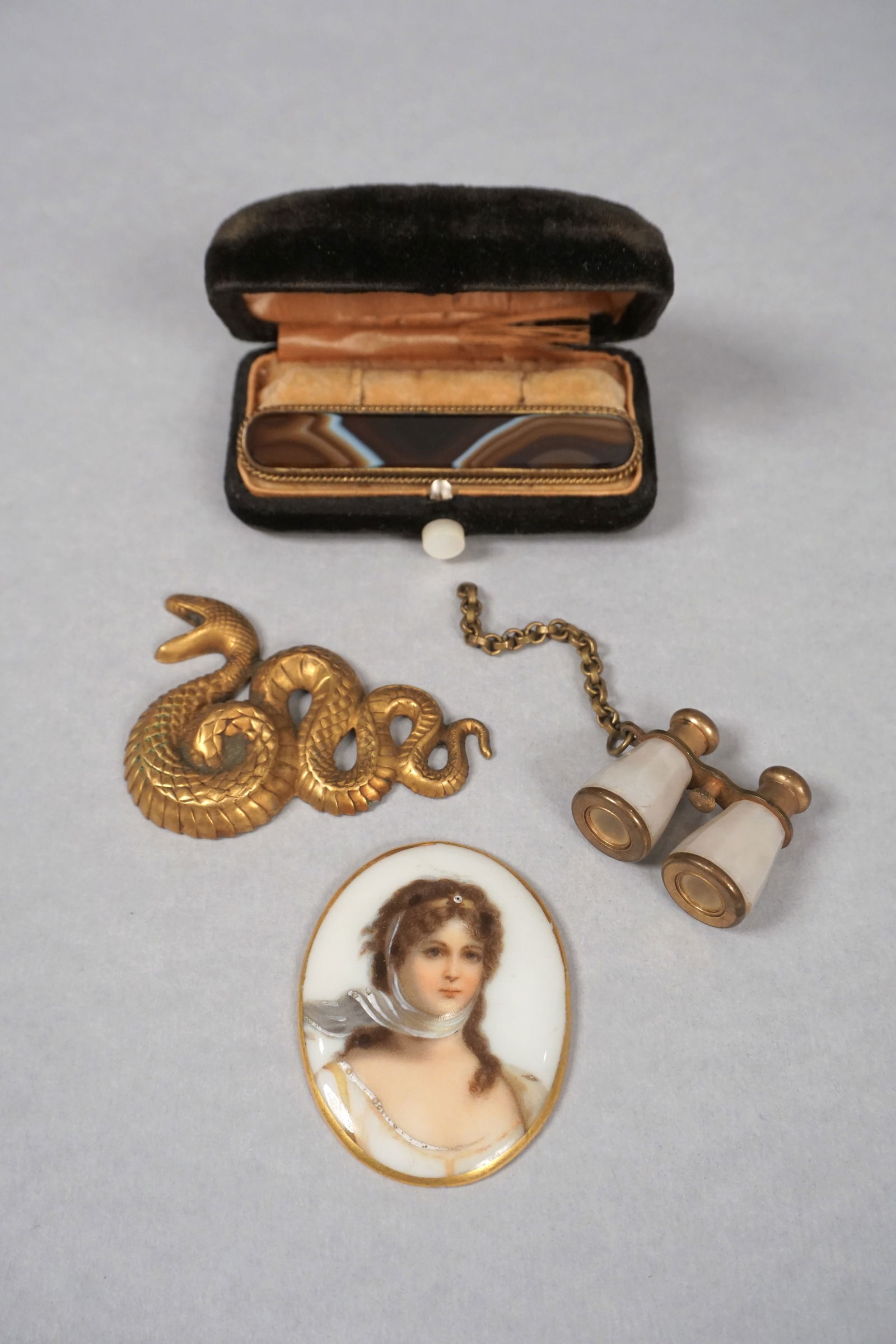 Four Late 19th/Early 20th Century Jewelry, Decorative Items (1 of 10)