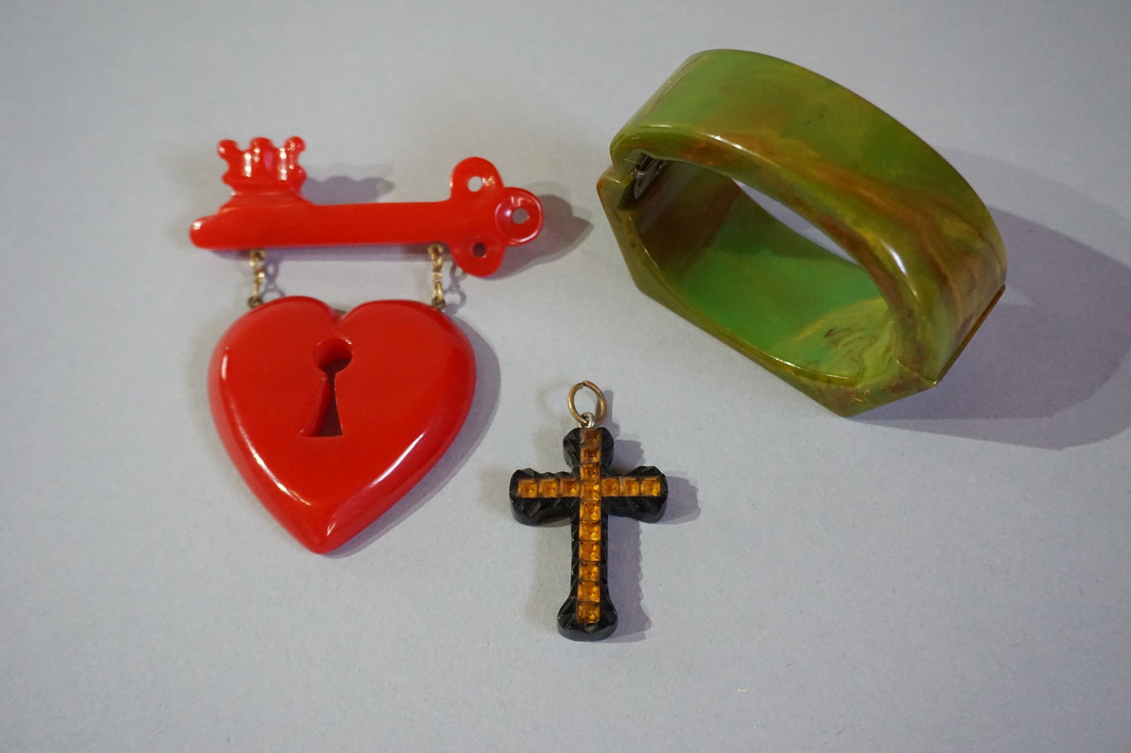 Vintage Bakelite Jewelry Lot of 3, Hinged Bracelet, Heart & Key Brooch, Cross Pendant (1 of 8)