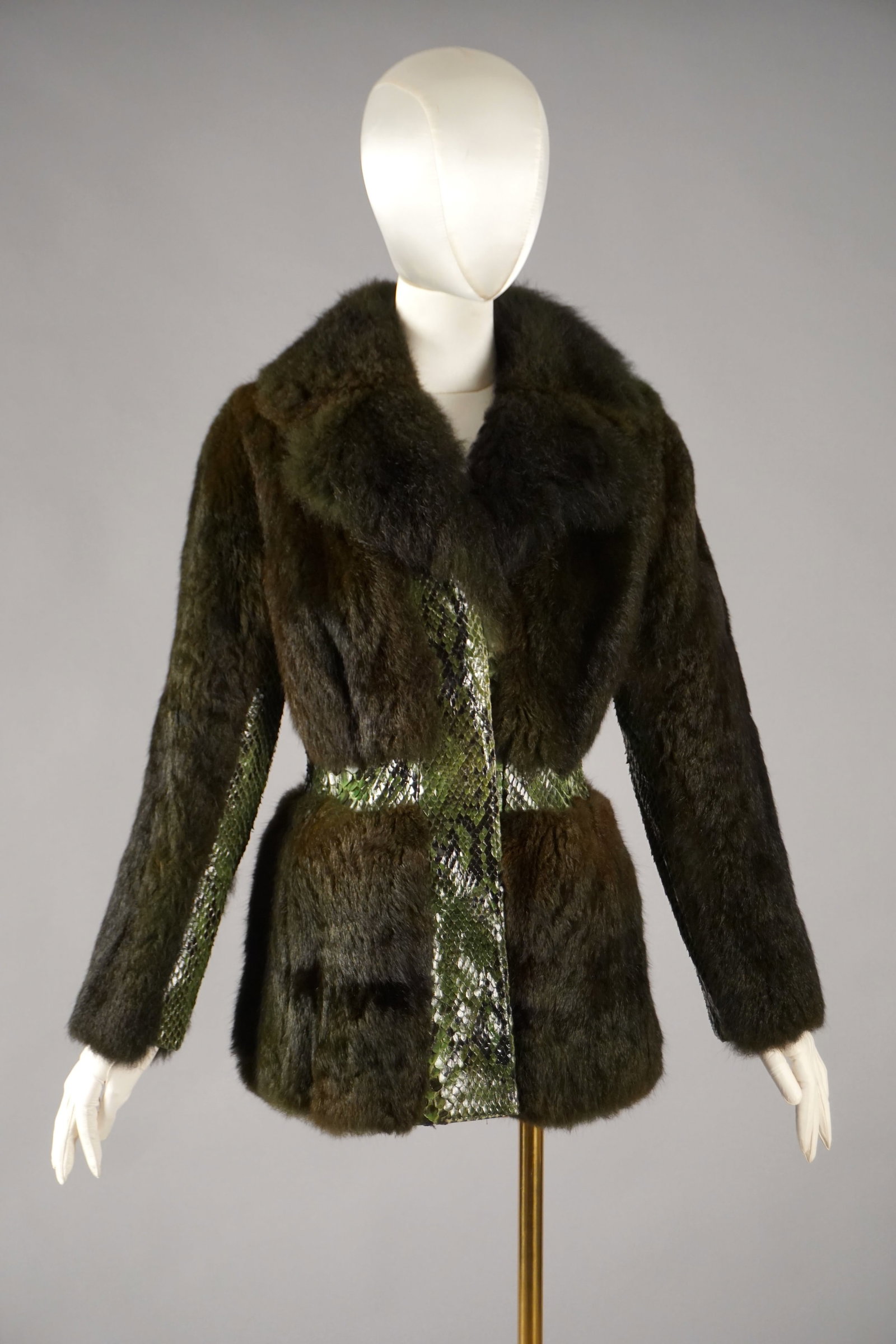Vintage Green Fur & Snakeskin Coat, Urban de Villers, Kürschnermeister, Linz am Rhein: A coat dating to the mid-20th century, made by the renowned German furrier Urban de Villers. This one-of-a-kind piece features a dramatic combination of deep forest green fur (possibly muskrat) and sn