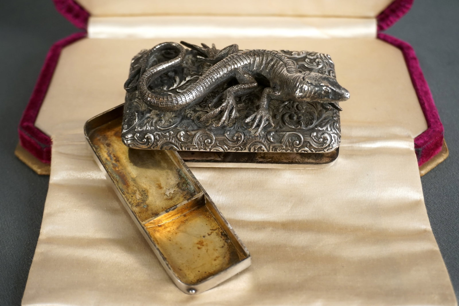 19th c. Victorian Silver Stamp Box Case Paperweight with Realistic Lizard: A very fine Victorian silverplate stamp box and paperweight, dating to the late 19th century. The rectangular form is decorated with ornate scrollwork to the lid, upon which a finely modeled, lifelike
