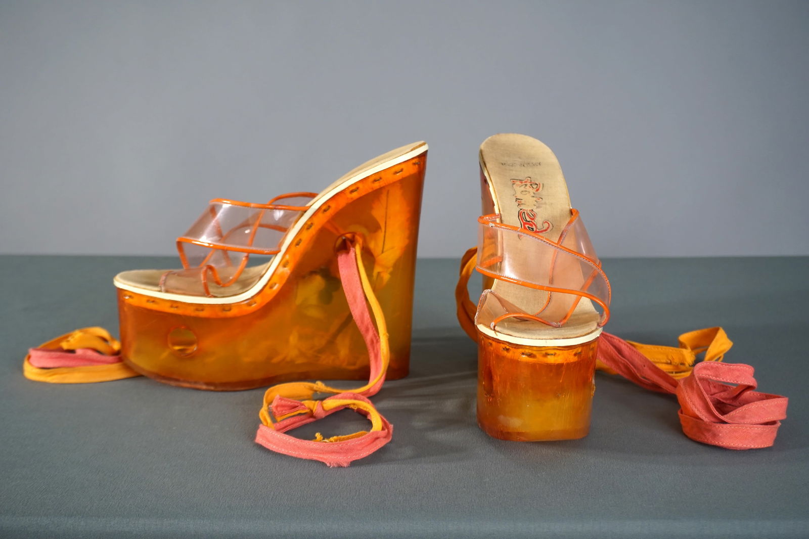 Vintage 1970s Italian Lucite Platform Heels with Floral Inset, Size 39: An extraordinary pair of vintage 1970s sculptural platform heels, made in Italy and crafted in a striking amber- yellow toned lucite. The transparent bases are infused with delicate faux flowers and l