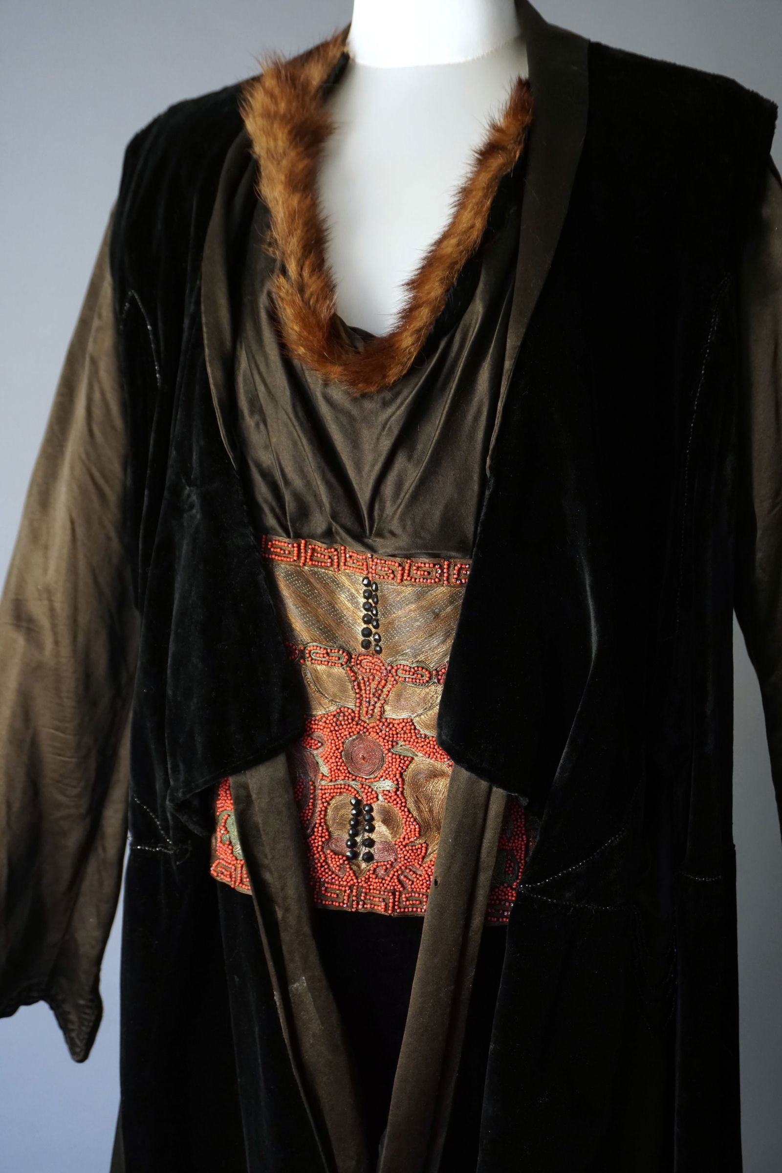 Antique Edwardian Silk Velvet Gown Dress with Chinese Embroidered Panel Badge (1 of 20)