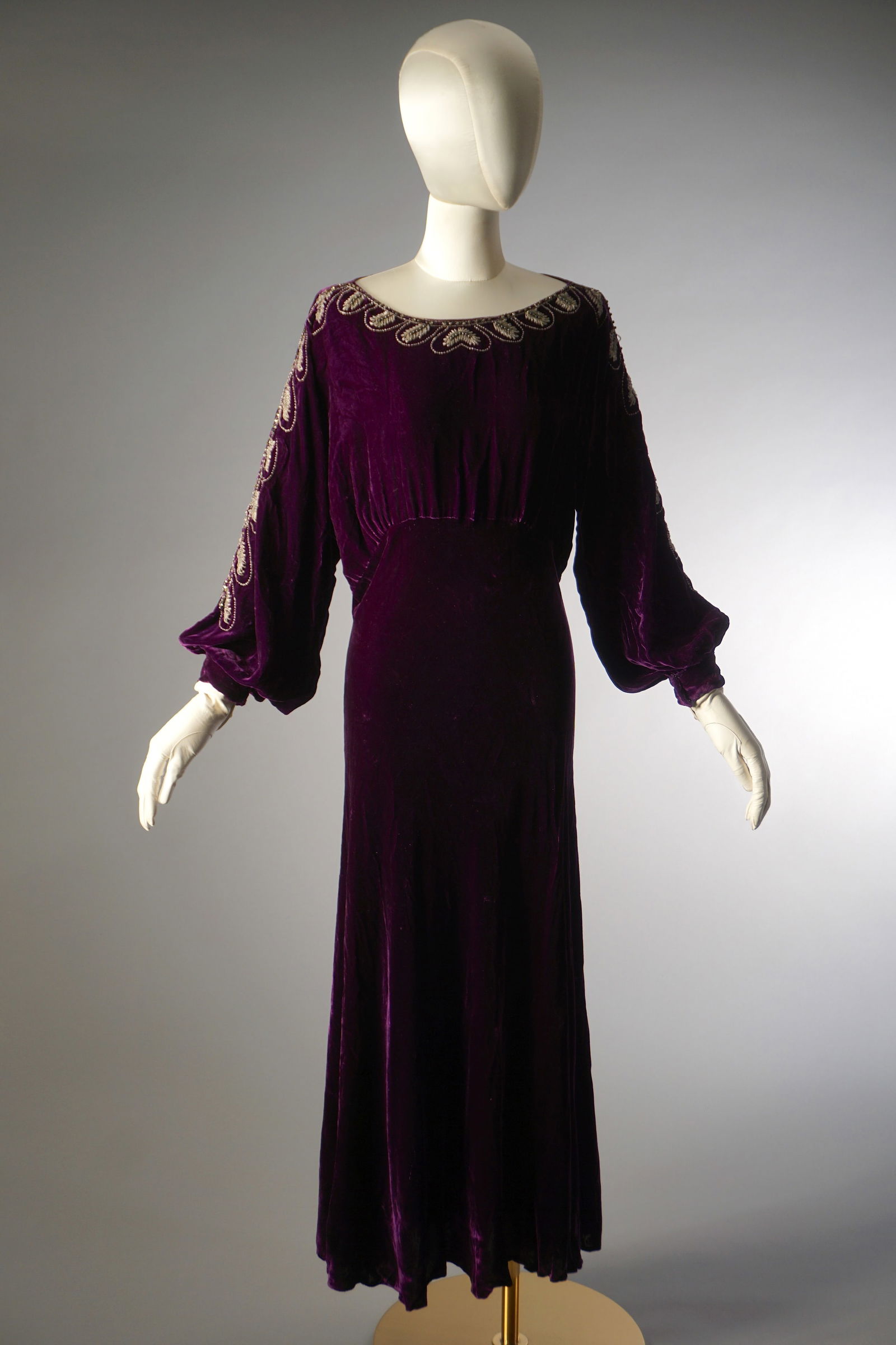 Vintage 1930s Purple Velvet Dress with Glass Beaded Leaf (1 of 13)