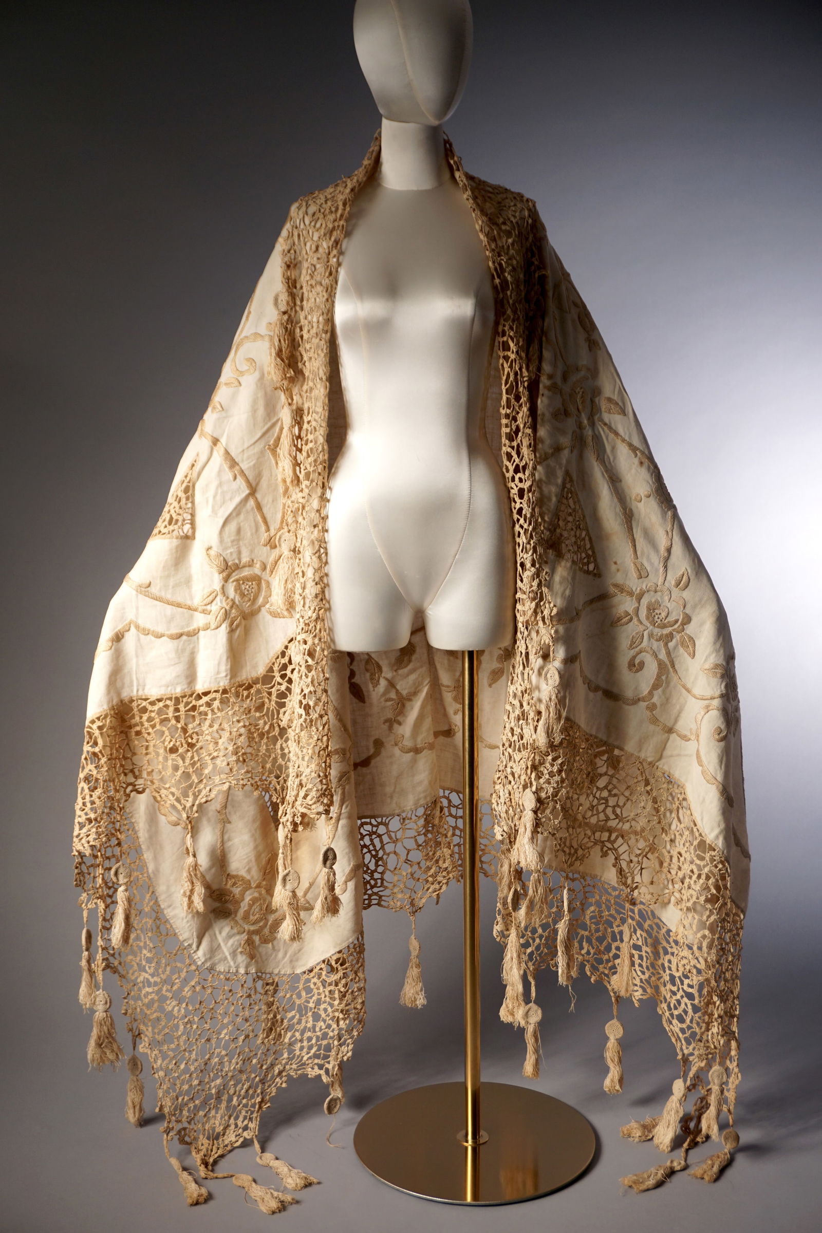 Antique Linen and Lace Bed Throw with Tassels (1 of 7)