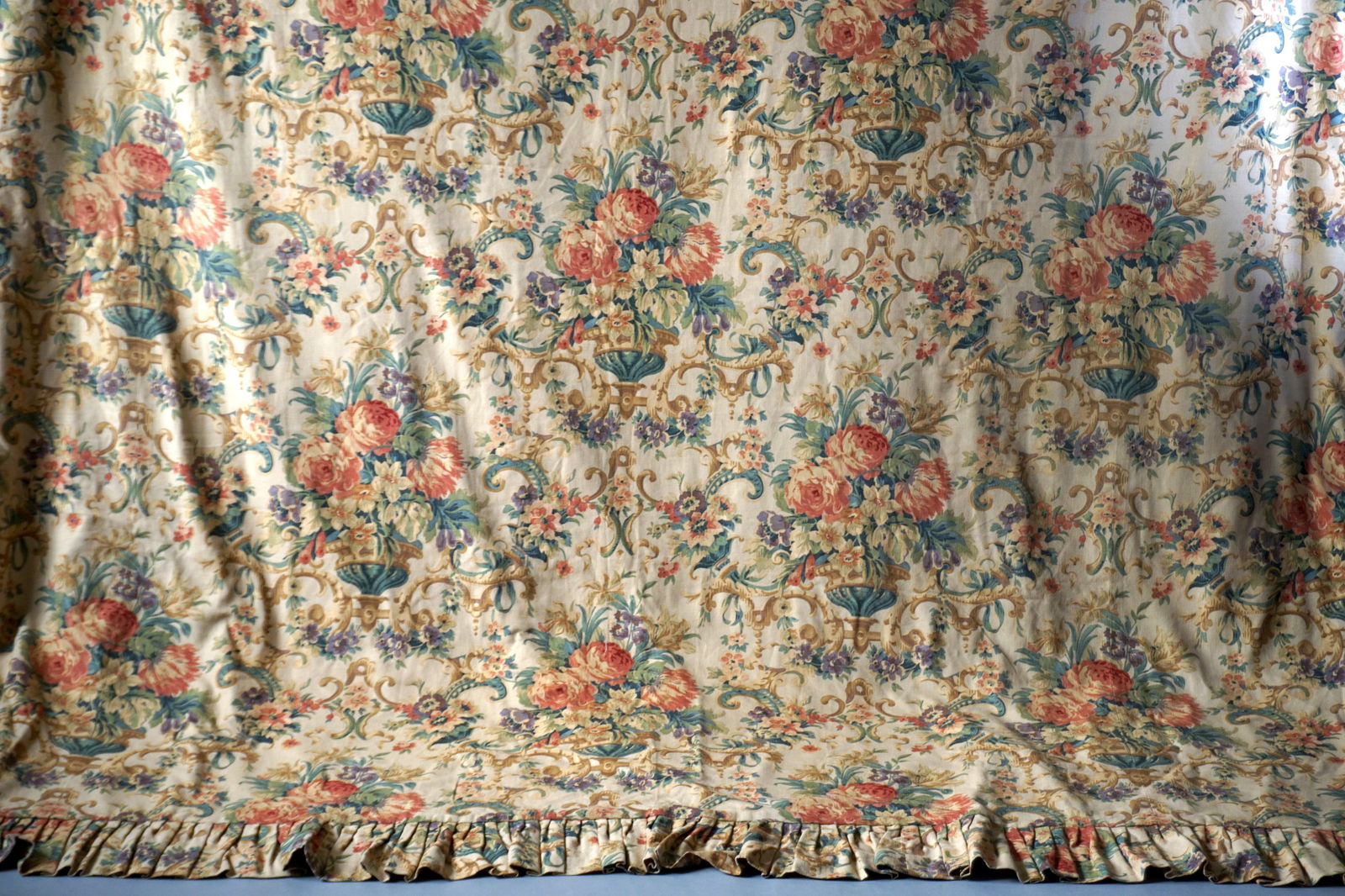 Vintage Floral Bedspread with Matching Pillow Sham (1 of 5)