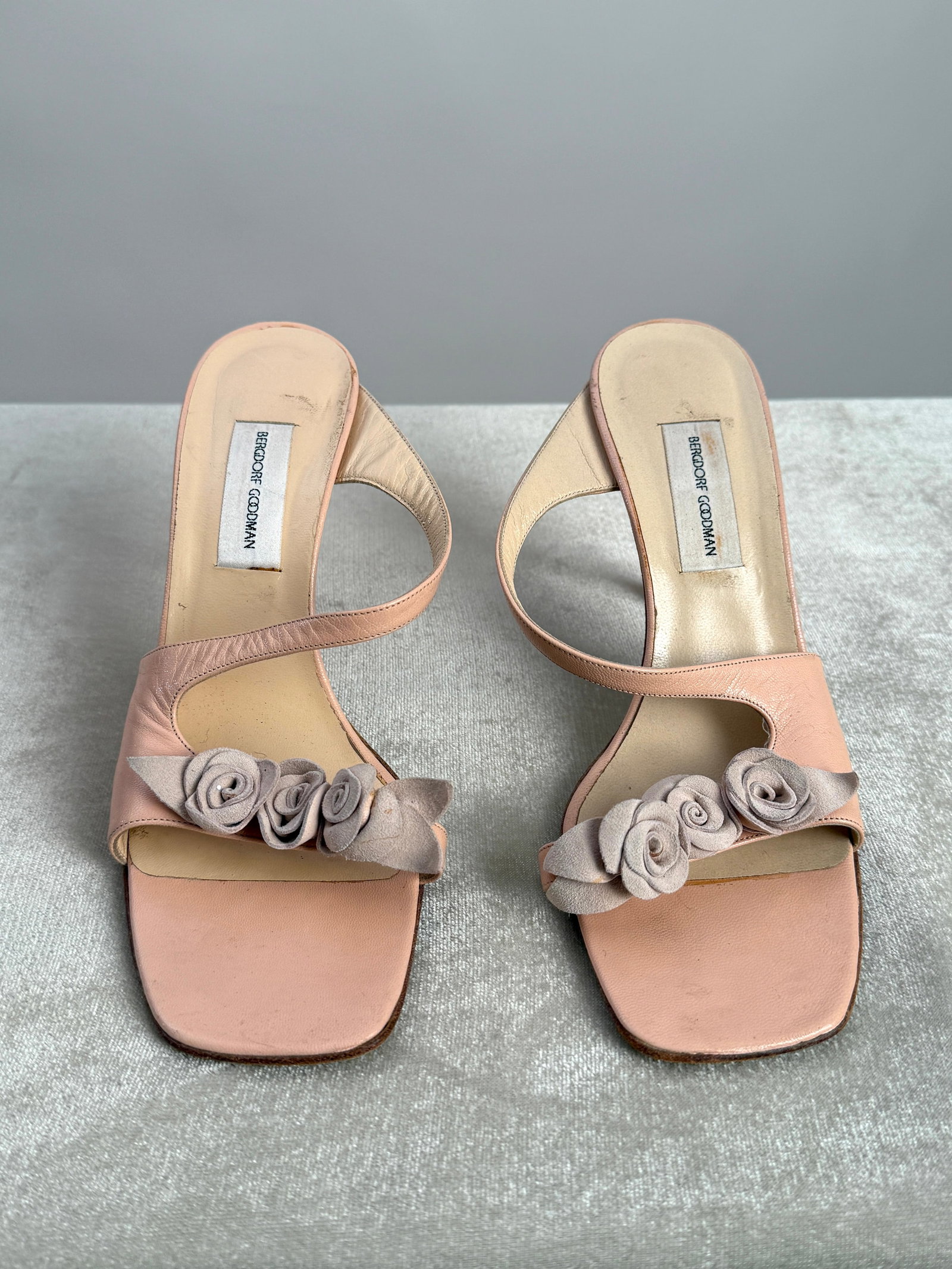 Vintage Bergdorf Goodman Pink Leather Rosette Heels, Made in Italy, Size 8.5B (1 of 5)