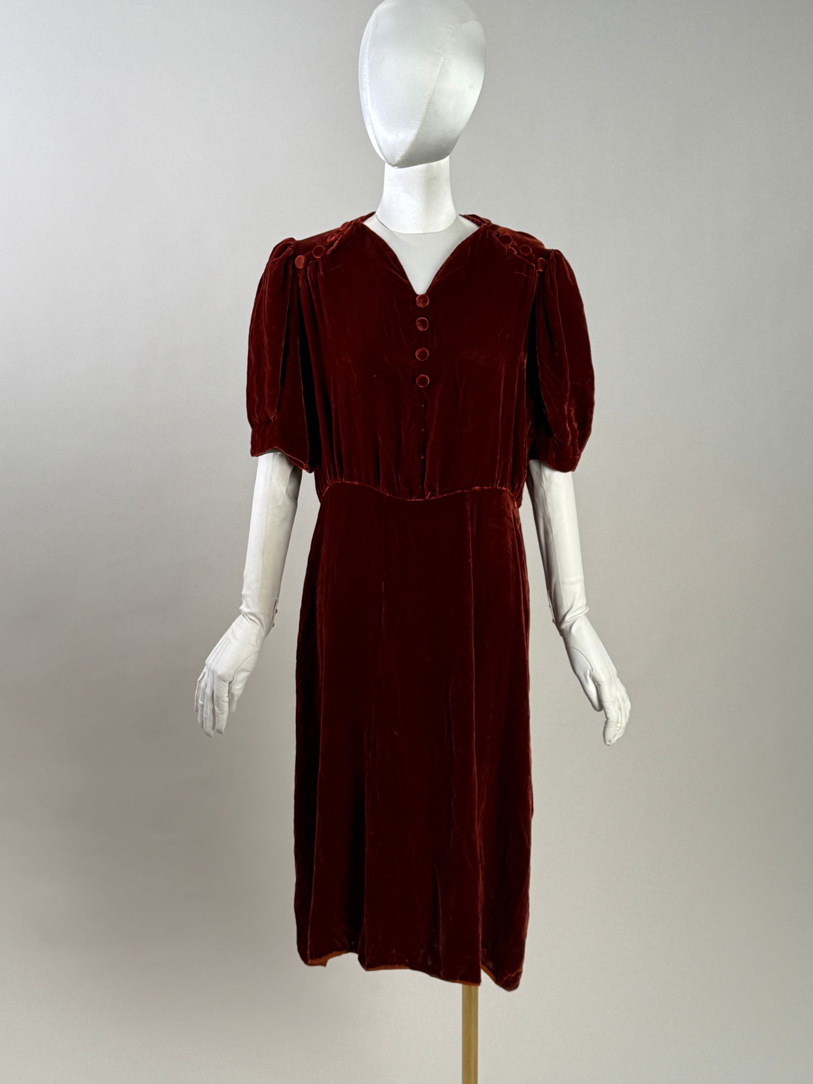 Vintage 1930s Velvet Puff Sleeve Dress (1 of 12)