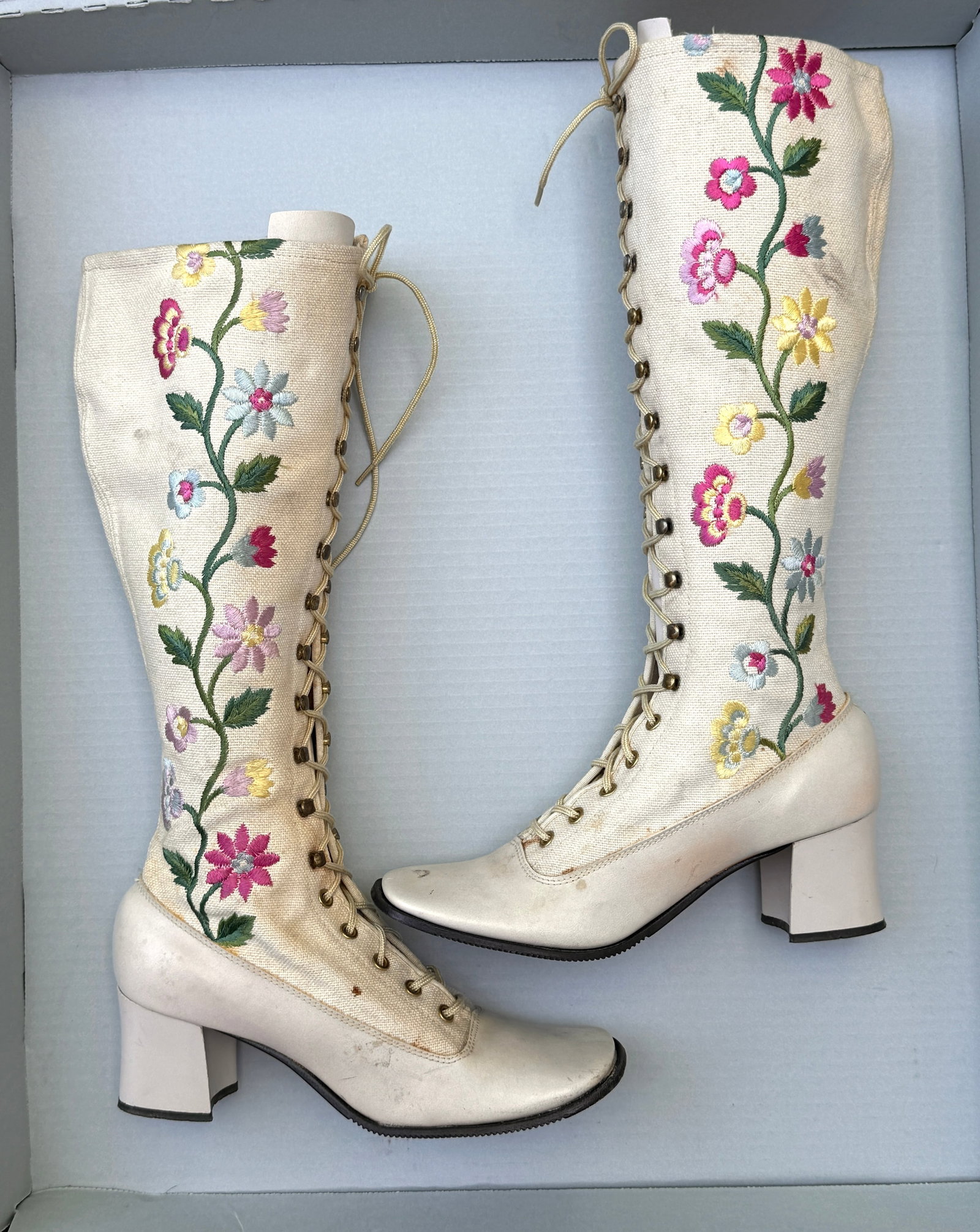 Vintage 60s 70s Floral Embroidered Lace up GoGo Boots size 5-6: Late 60s-1970s vintage Penny Lane floral embroidered canvas lace up gogo boots. Marked size 6.5. They are narrow and fit a modern size 5-6 max.