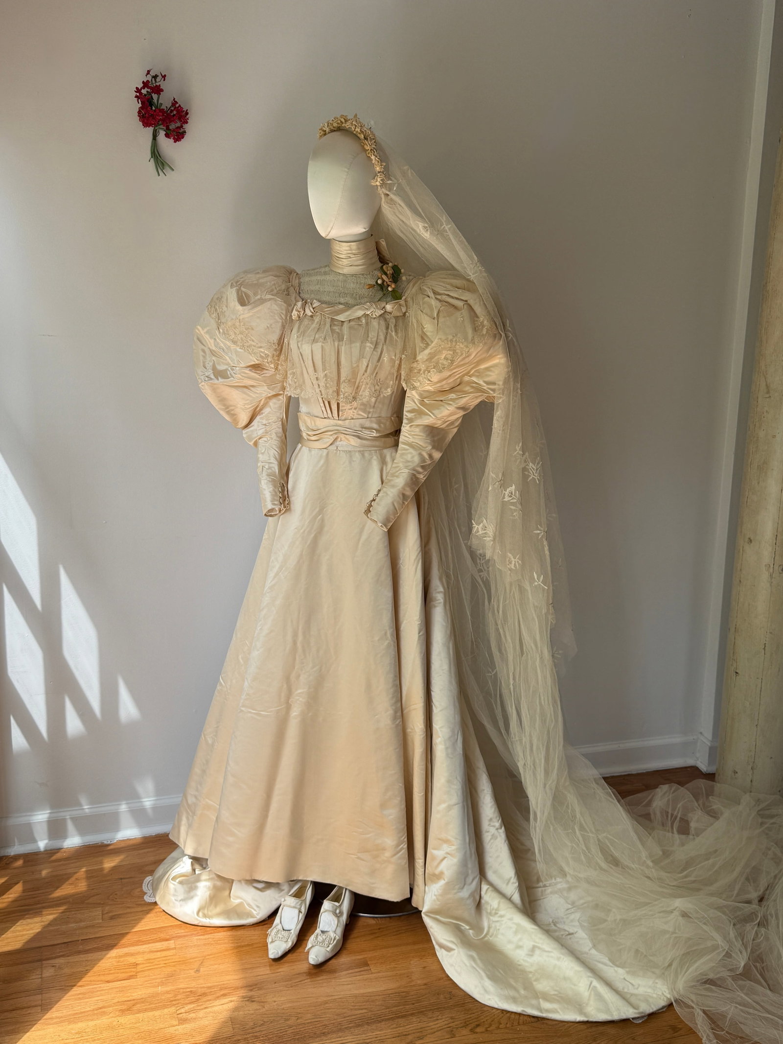 Antique Victorian Silk Wedding Dress Gown Ensemble with Toronto Label, Four Piece (1 of 20)