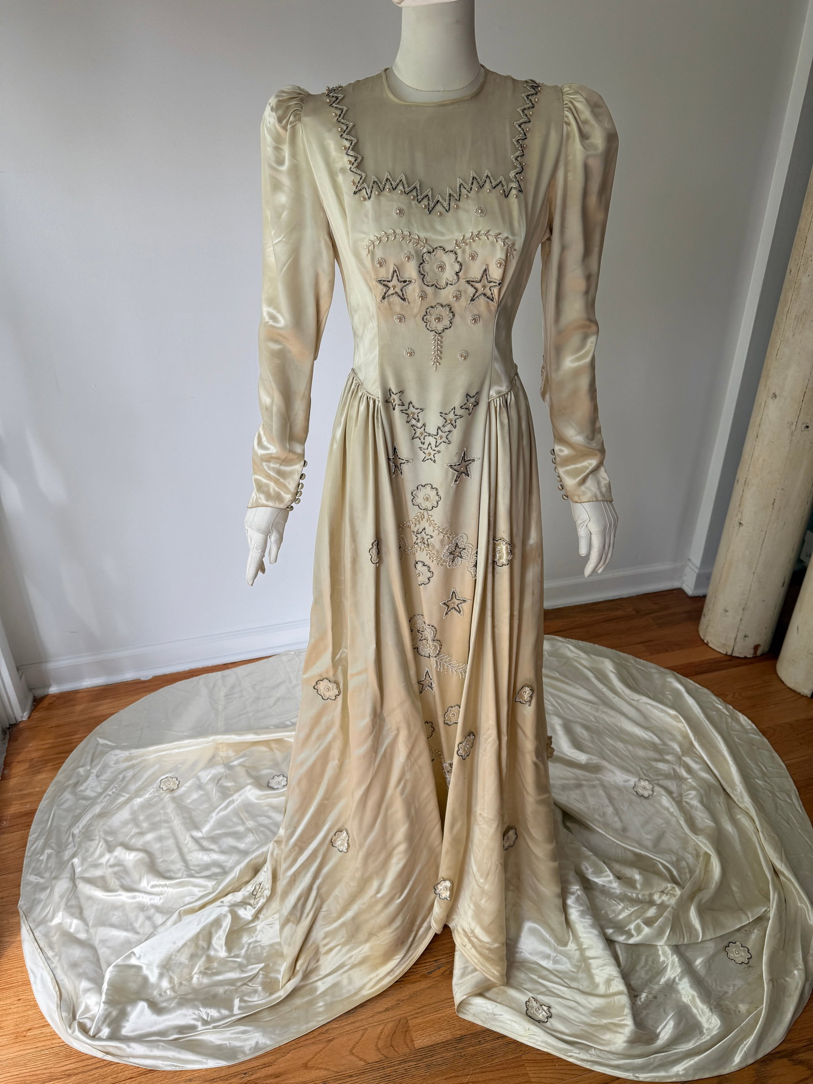 Unusual Vintage 1940s Satin Wedding Dress with Celestial Star & Floral Beadwork (1 of 18)