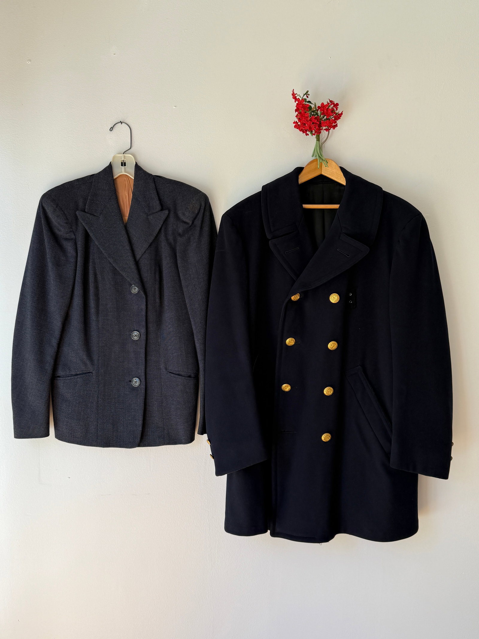 Vintage Chicago Police Double Breasted Wool Bridge Coat & Blazer Lot: This lot features two pieces of vintage menswear a navy blue MCM blazer with peaked lapels and a classic tailored silhouette, alongside a heavy Chicago Police double breasted bridge coat in thick wool