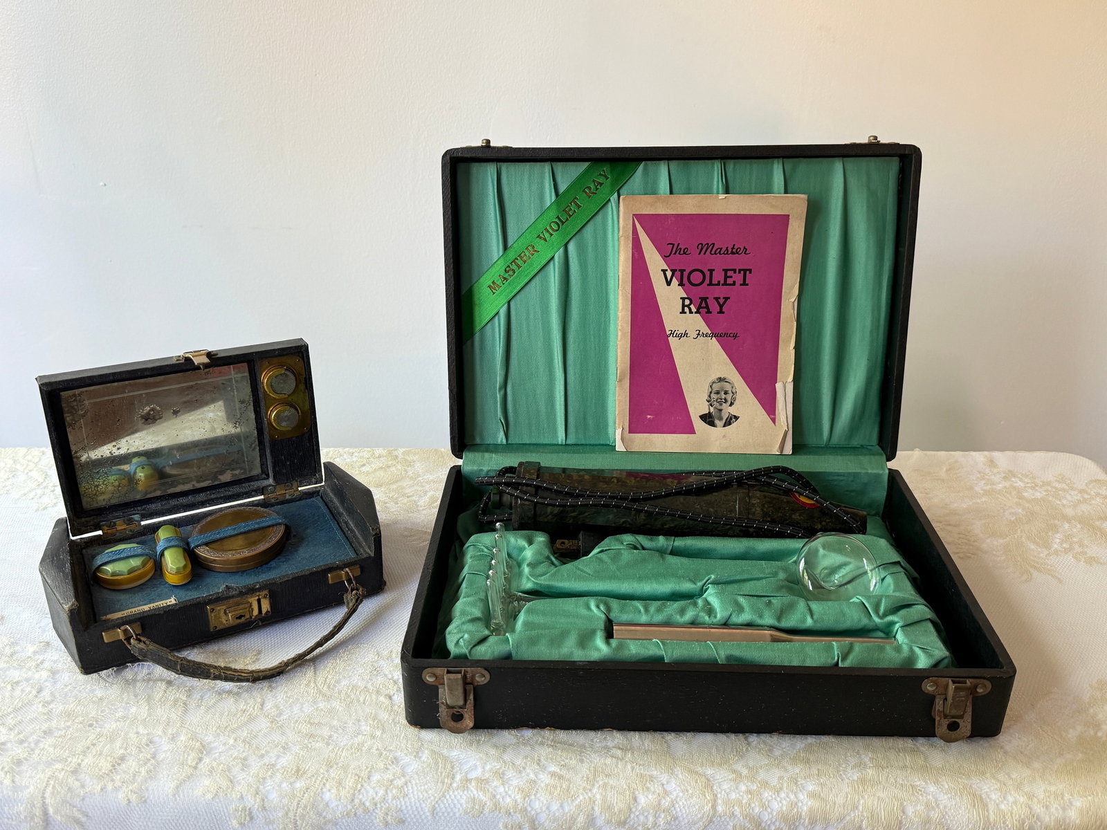 1930s Master Violet Ray Machine & Grand Vanity Art Deco Compact Kit (1 of 5)