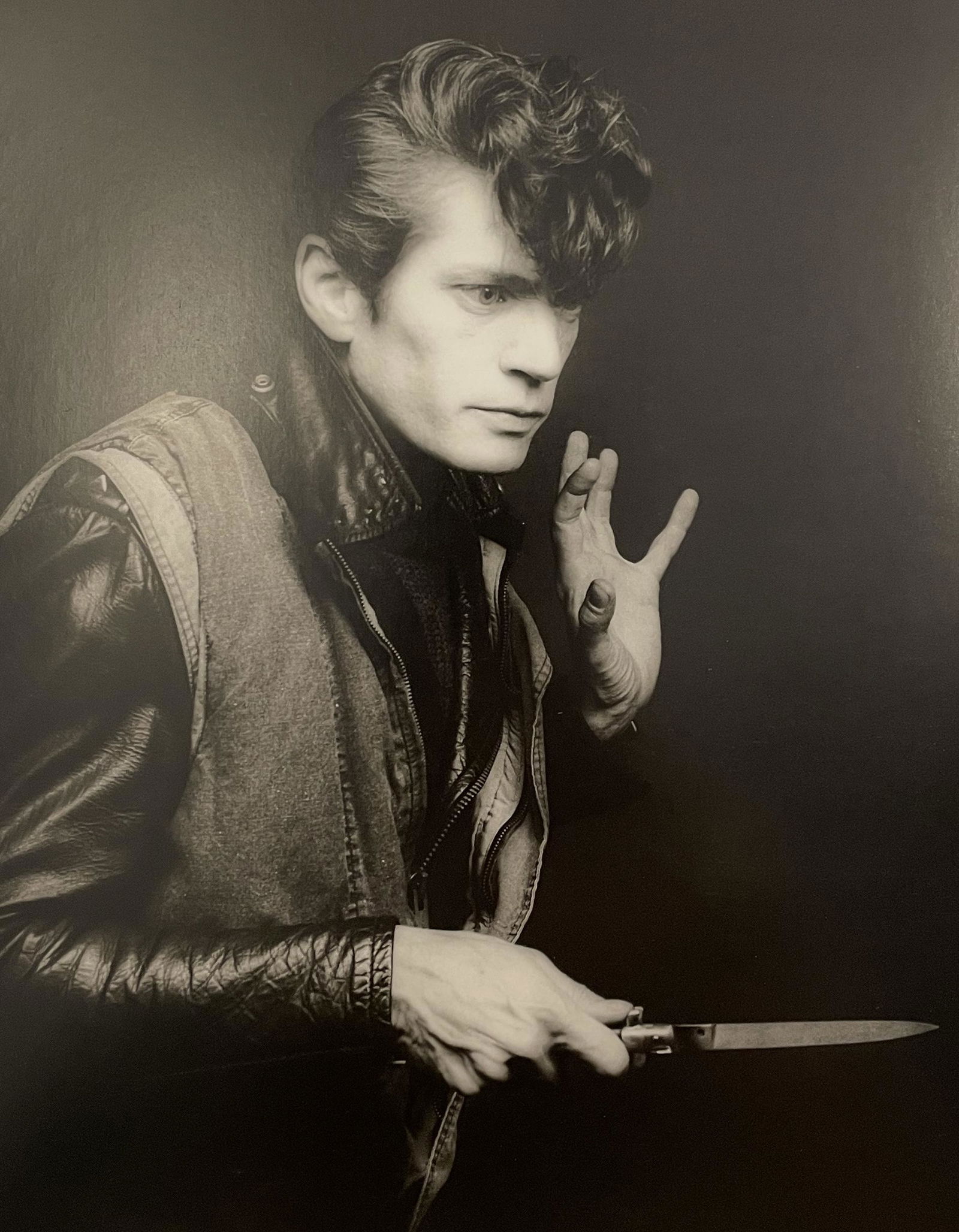 Robert Mapplethrope - Self Portrait, 1983: ROBERT MAPPLETHORPE (1946-1989) Self Portrait, 1983 Print in Colors 6 3/4" x 8 3/4" Robert Mapplethorpe was an American photographer known for his black-and-white portraits and for documenting New Yor