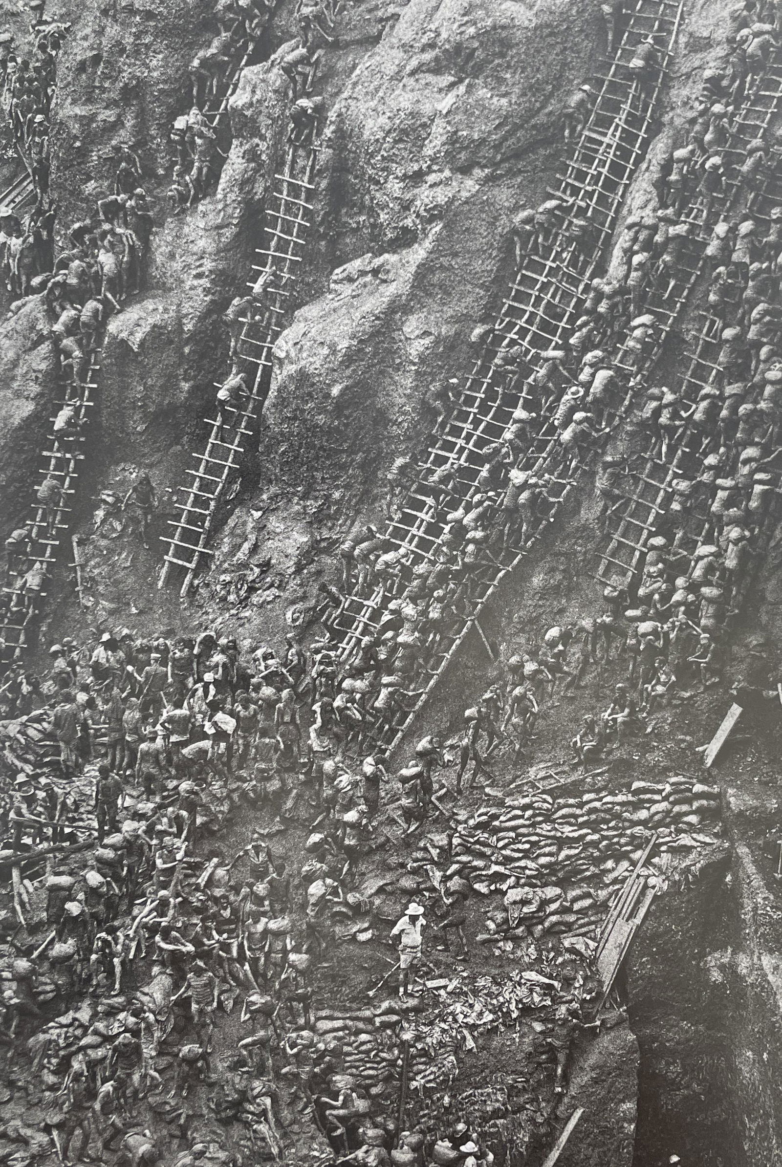 Sebastiao Salgado - Goldmine Serra Pelada, Brazil, 1986 (1 of 1)