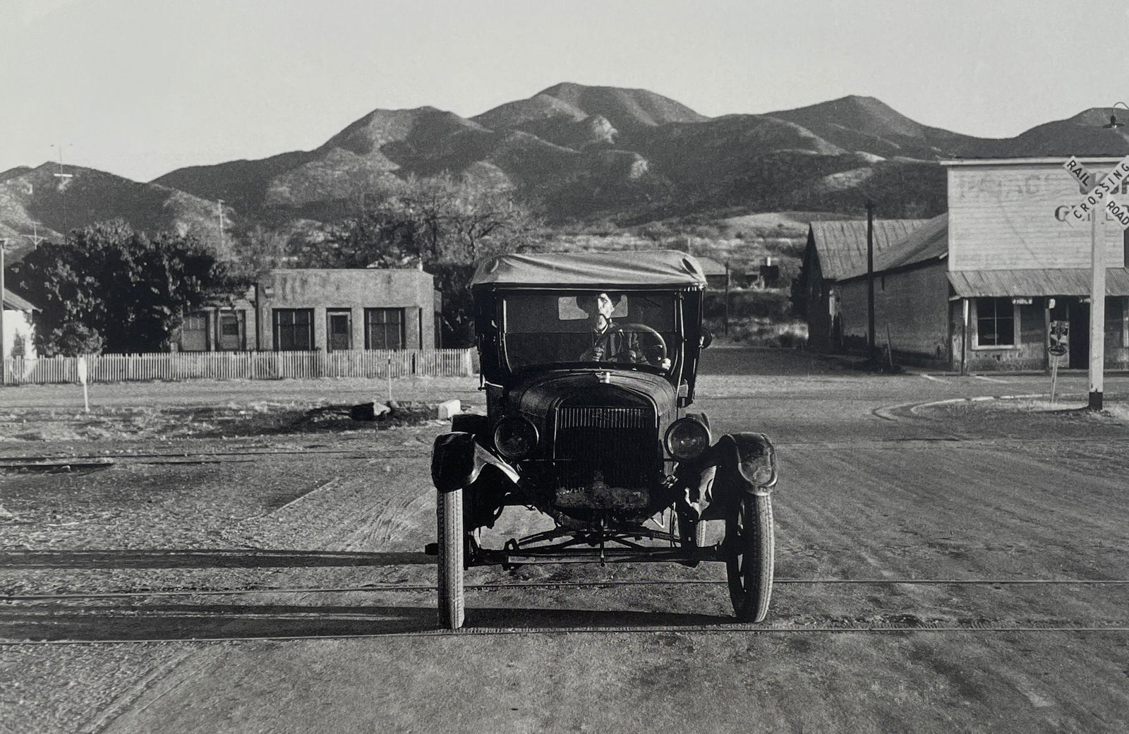 Bruce Davidson - John and Kate Wall, 1955: BRUCE DAVIDSON (B.1933) Title - John and Kate Wall, 1955 Type of Print - Print in Colors Approximate Image Size - 9 1/2" x 6 1/4" Bruce Davidson is an American photographer known for capturing images