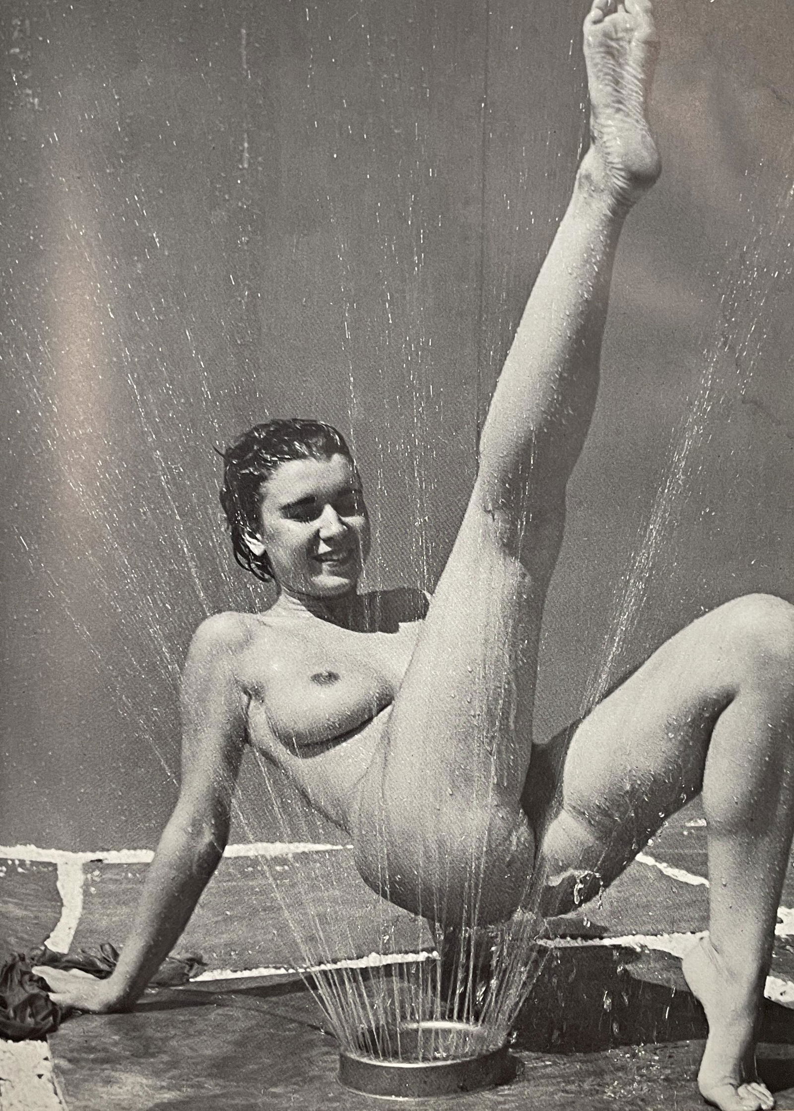 Andre De Dienes - Portrait of a Nude Woman: ANDRE DE DIENES (1913-1985) Title - Portrait of a Nude Woman Type of Print - Print in Colors, Printed in the 1960s Approximate Image Size - 8" x 11" AndrÃ© de Dienes was an American-Hungarian fashio