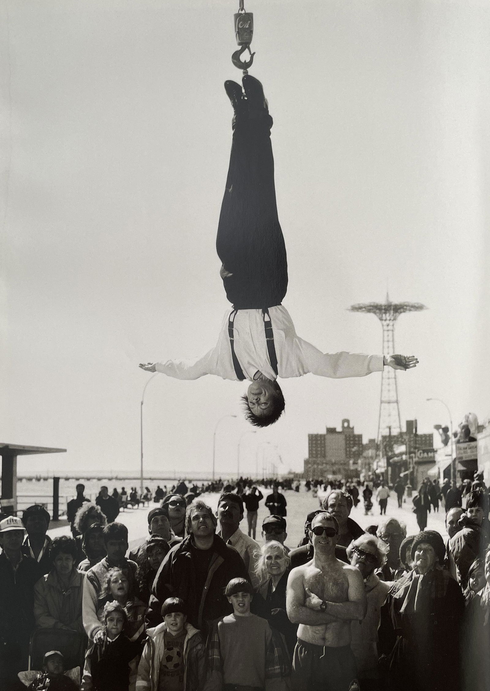Annie Leibovitz - Laurie Anderson: ANNIE LEIBOVITZ (B.1949) Title - Laurie Anderson Type of Print - Print in Colors Approximate Image Size - 11" x 9" Annie Leibovitz is a celebrated American photographer best known for her engaging and