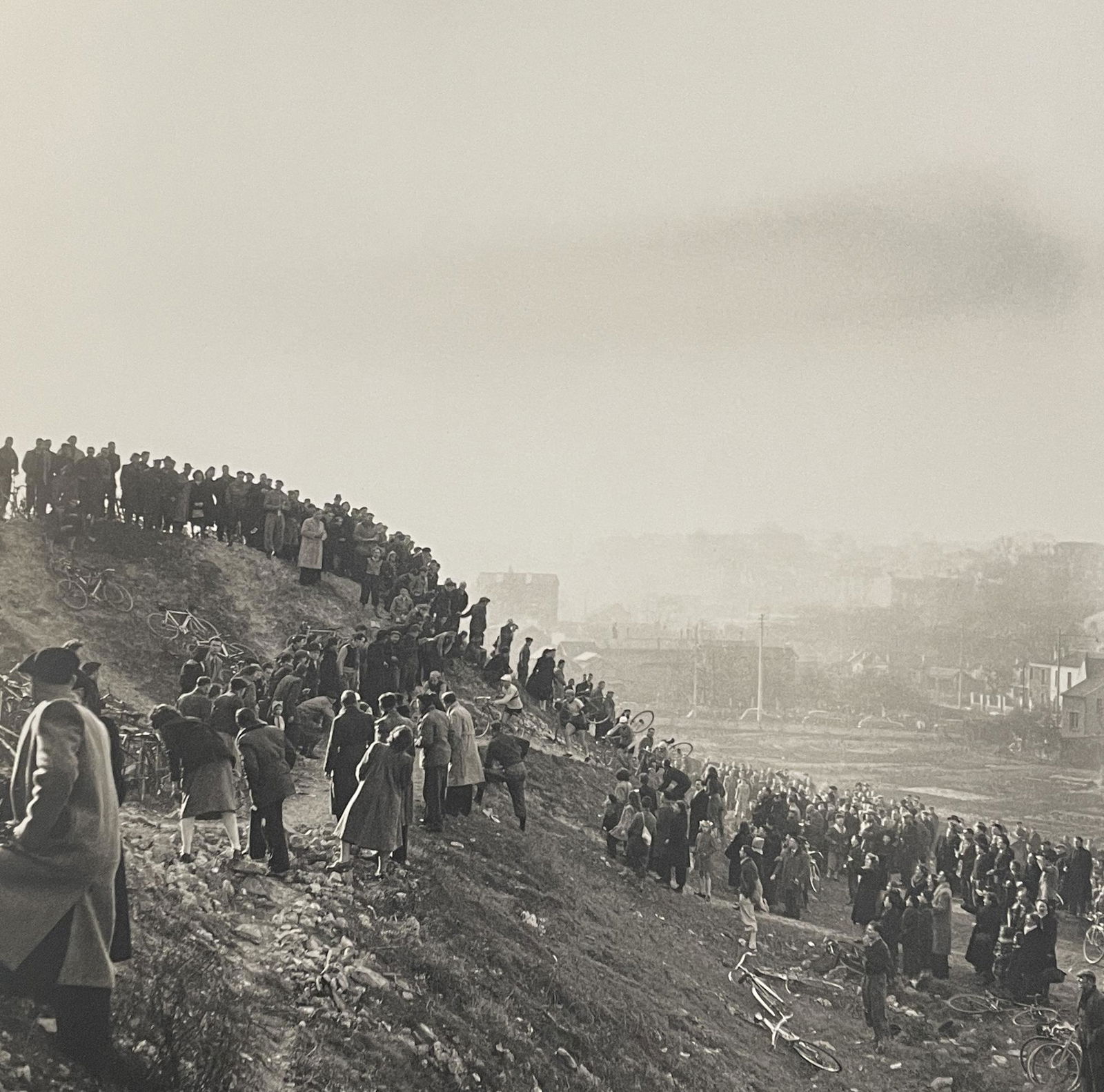 Robert Doisneau - Cycle race in Gentilly, 1947 (1 of 1)