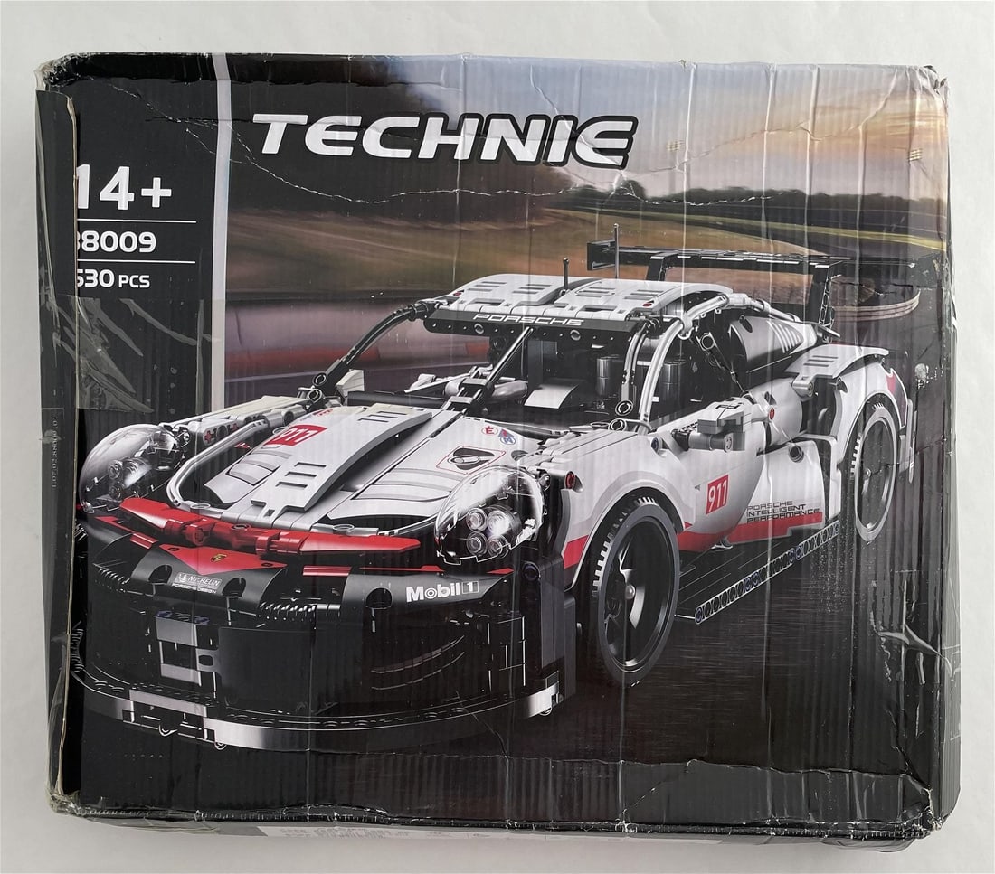Lego - Technic Porsche 911 RSR (1 of 2)
