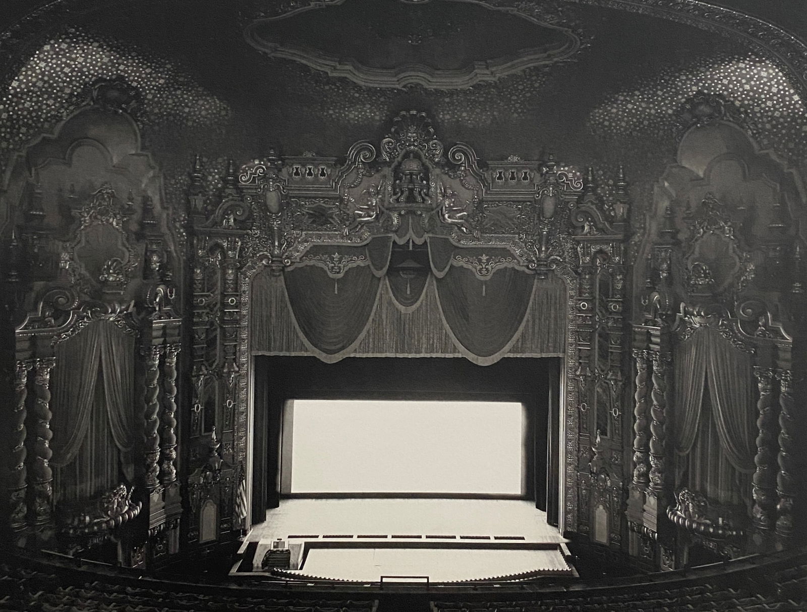 Hiroshi Sugimoto - Ohio Theater, 1980 (1 of 1)
