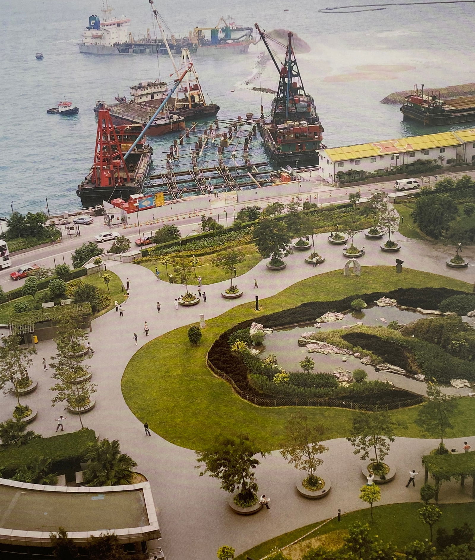 Andreas Gursky - Grand Hyatt Park, 1994 (1 of 1)