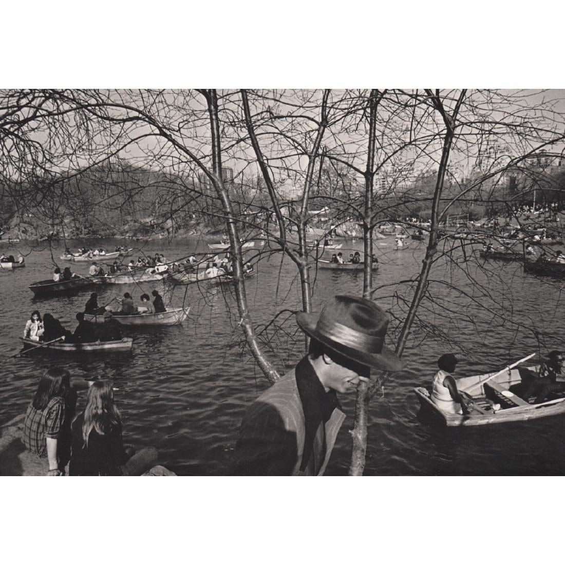 Lee Friedlander - New York City, 1971: LEE FRIEDLANDER (B. 1934) New York City, 1971 Print 5 1/2" x 8 1/2"