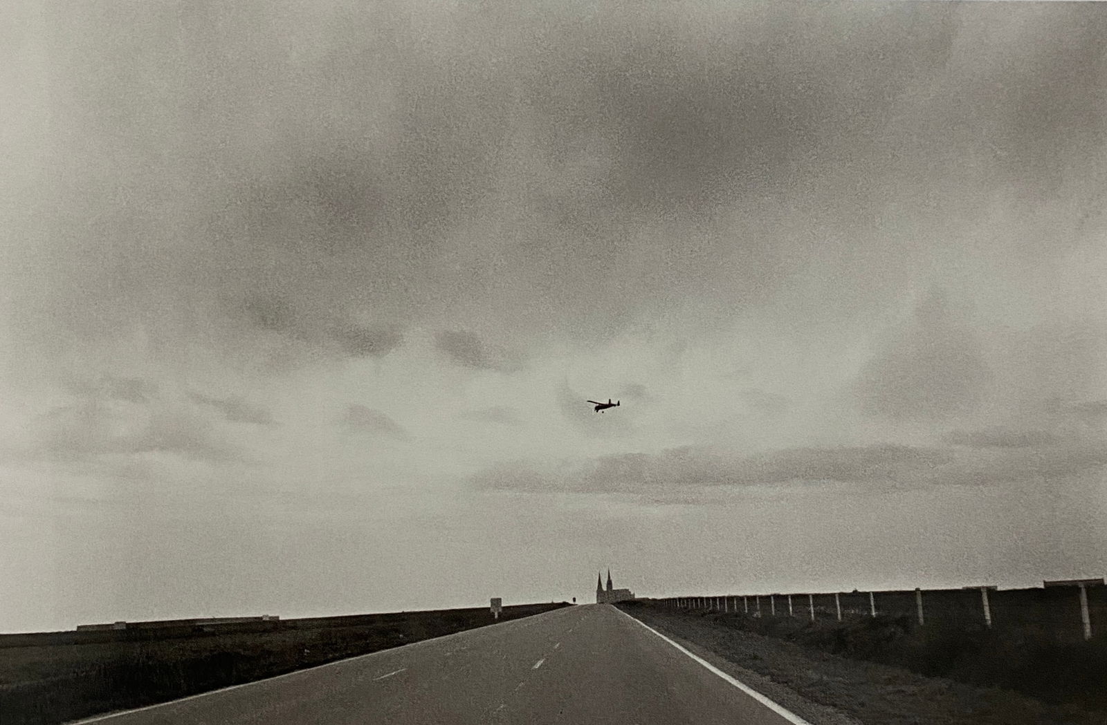 Joel Meyerowitz - Chartres, 1966: JOEL MEYEROWITZ (B.1938) Chartres, 1966 Print 7" x 4 3/4"